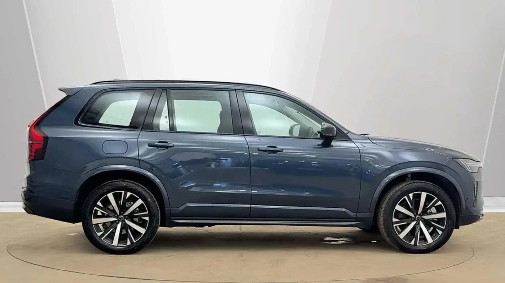 Volvo XC90 Plug-In Hybrid 2.0 T8 18.8kWh Plus Auto 4WD Euro 6 (s/s) 5dr SL75NWE Image 2