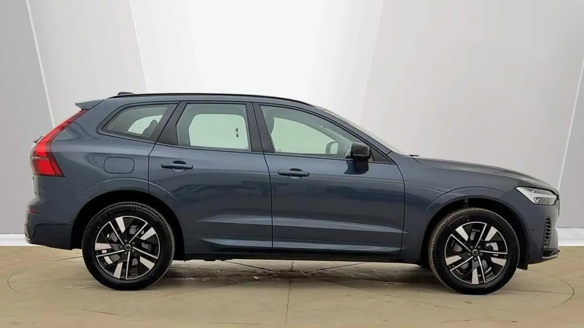 Volvo XC60 2.0 T6 18.8kWh Plus Pro Auto AWD Euro 6 (s/s) 5dr WP75YYS Image 2