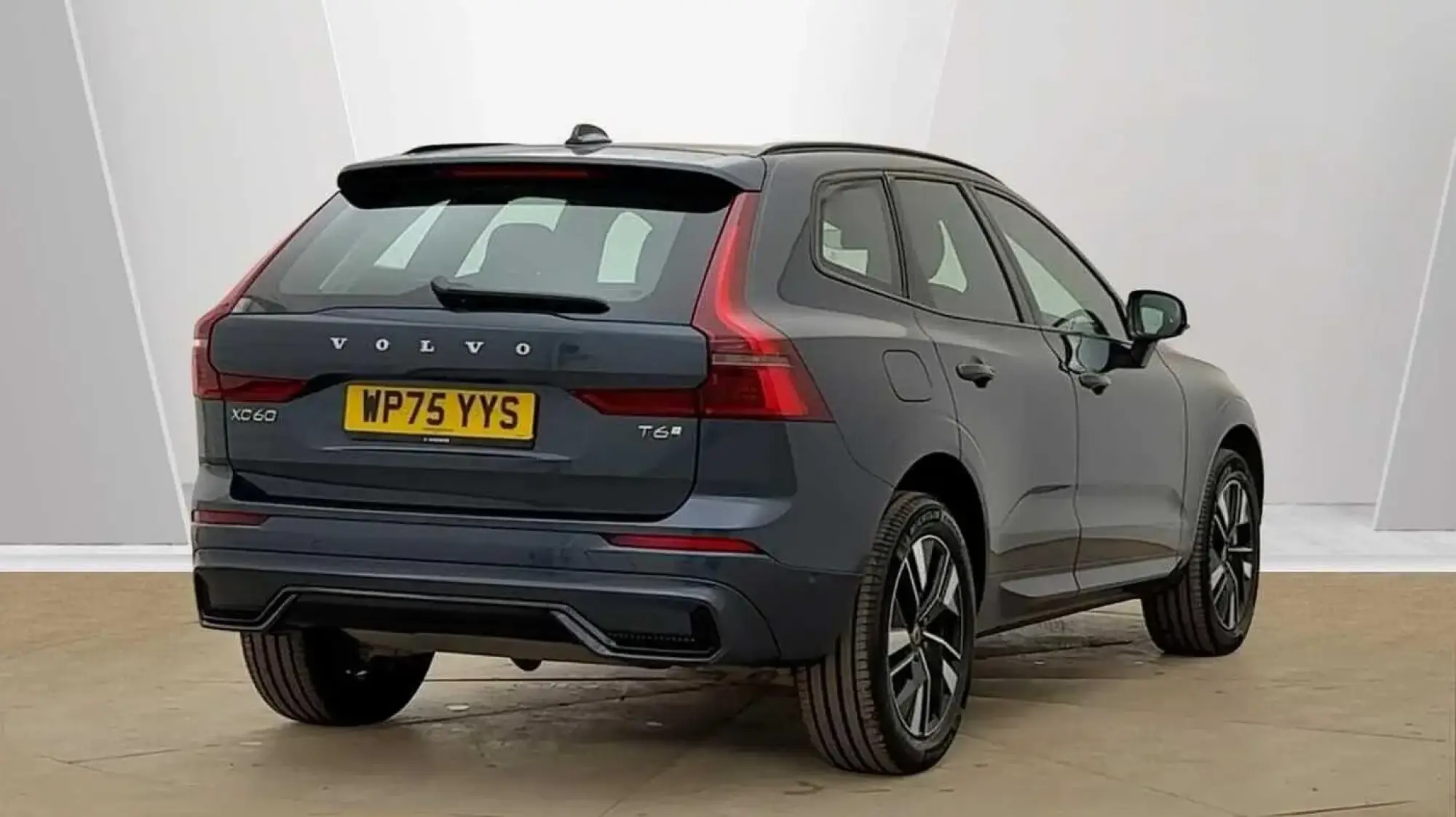 Volvo XC60 2.0 T6 18.8kWh Plus Pro Auto AWD Euro 6 (s/s) 5dr WP75YYS Image 3