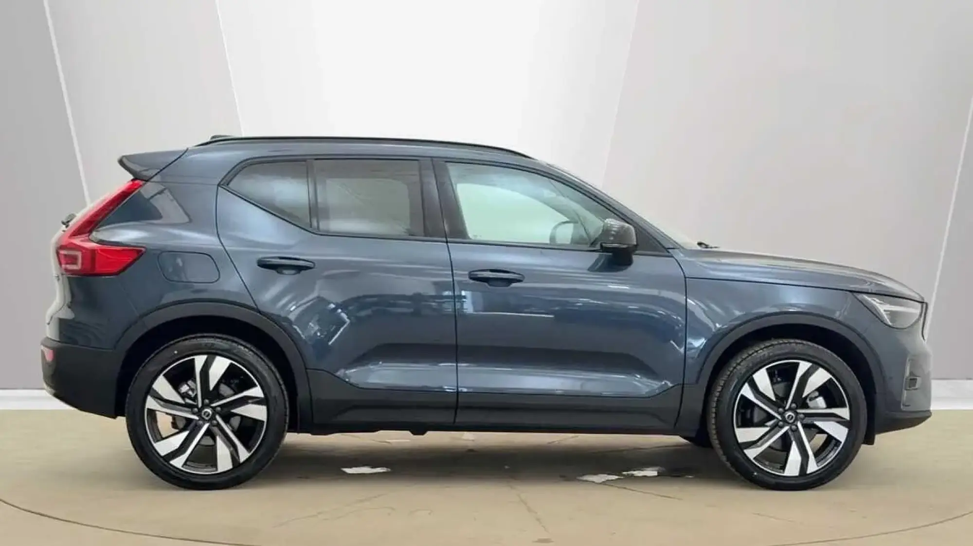 Volvo XC40 Image 2