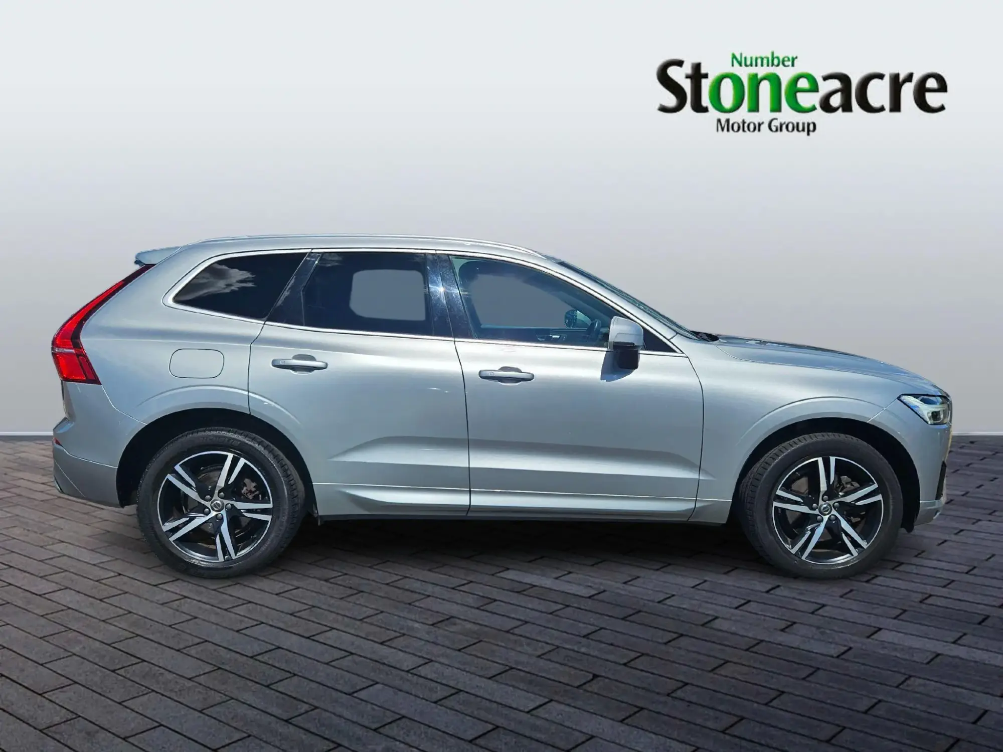 Volvo XC60 2.0 D5 PowerPulse R-Design Auto AWD Euro 6 (s/s) 5dr KW18VOD Image 2