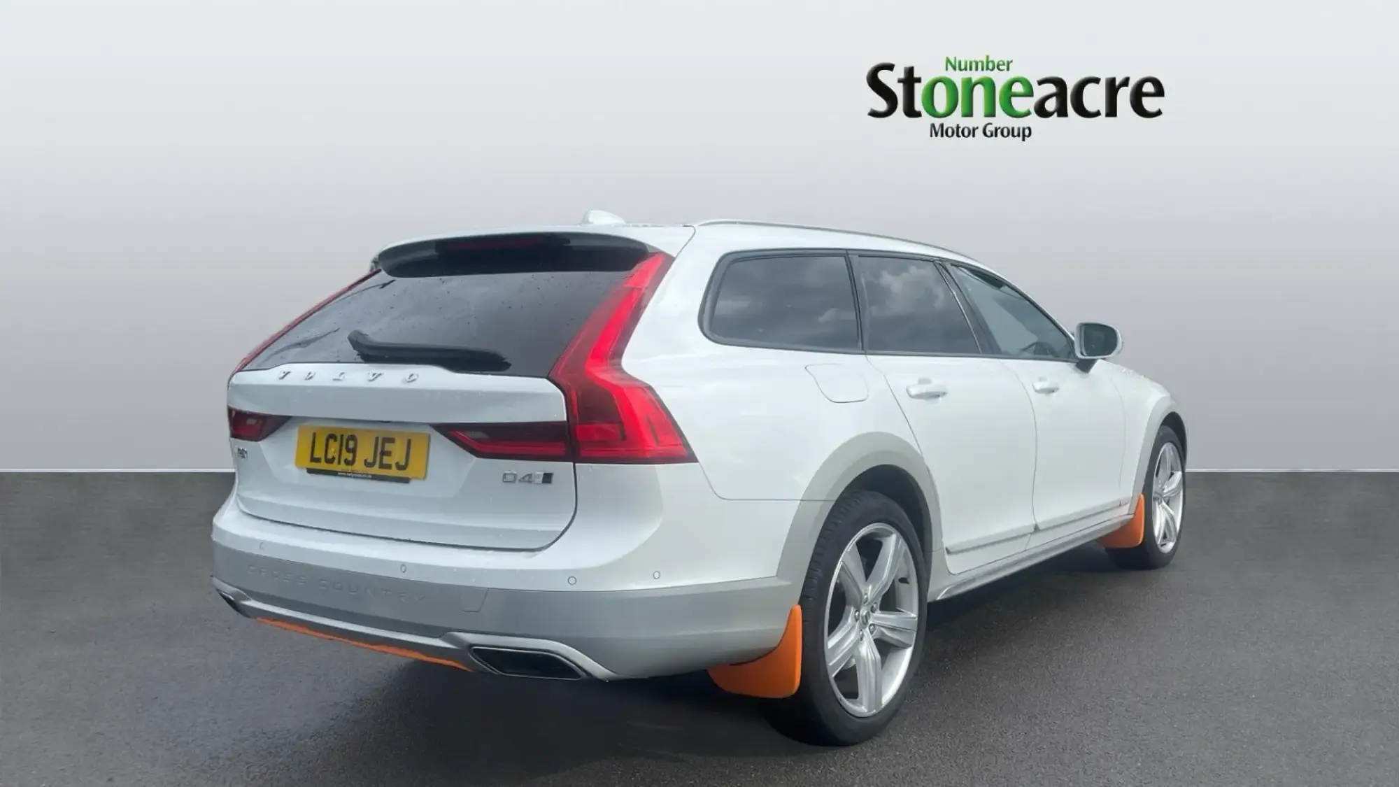 Volvo V90 Cross Country Image 2