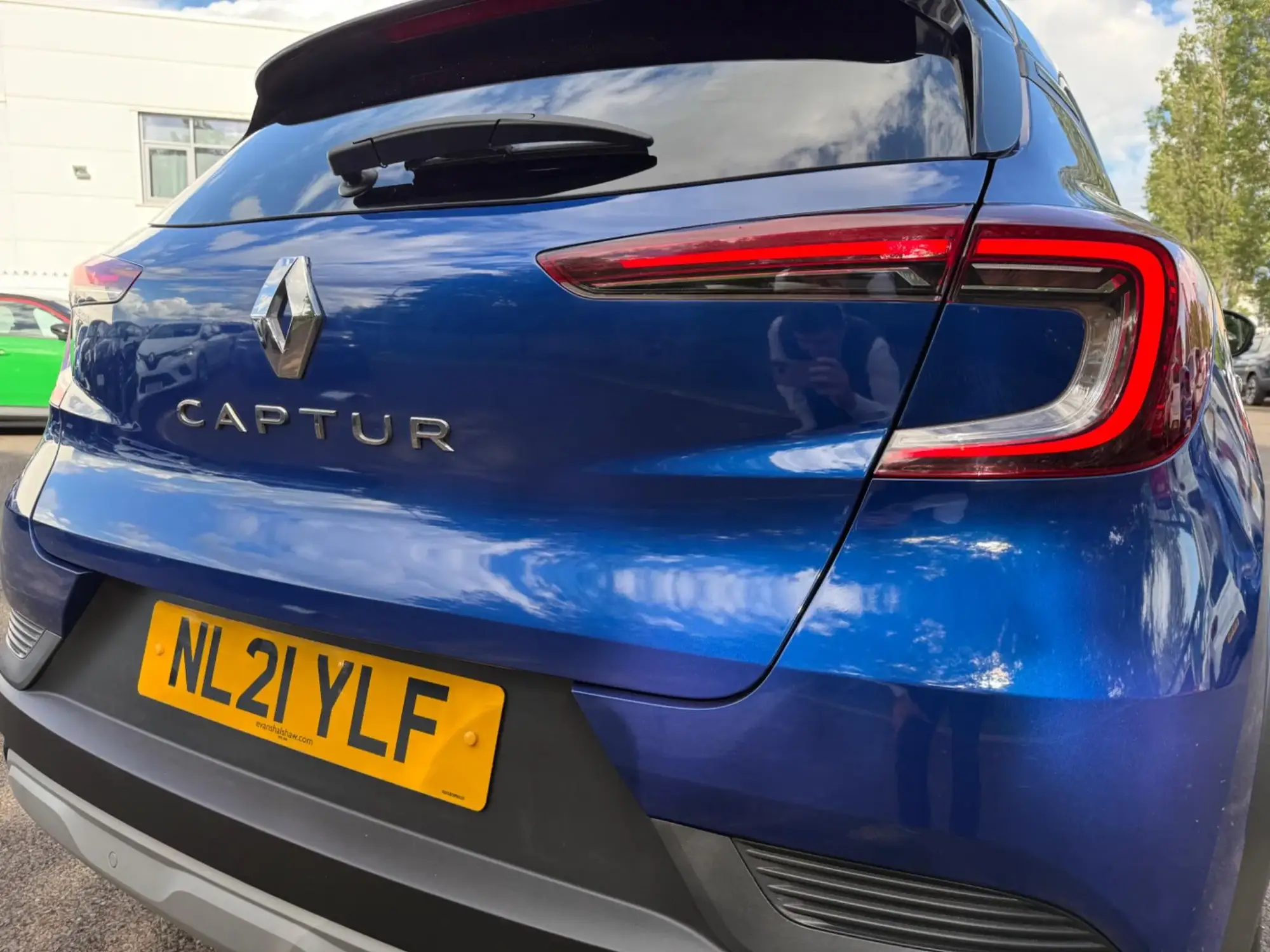 Renault Captur 1.0 TCe Iconic Euro 6 (s/s) 5dr NL21YLF Image 1