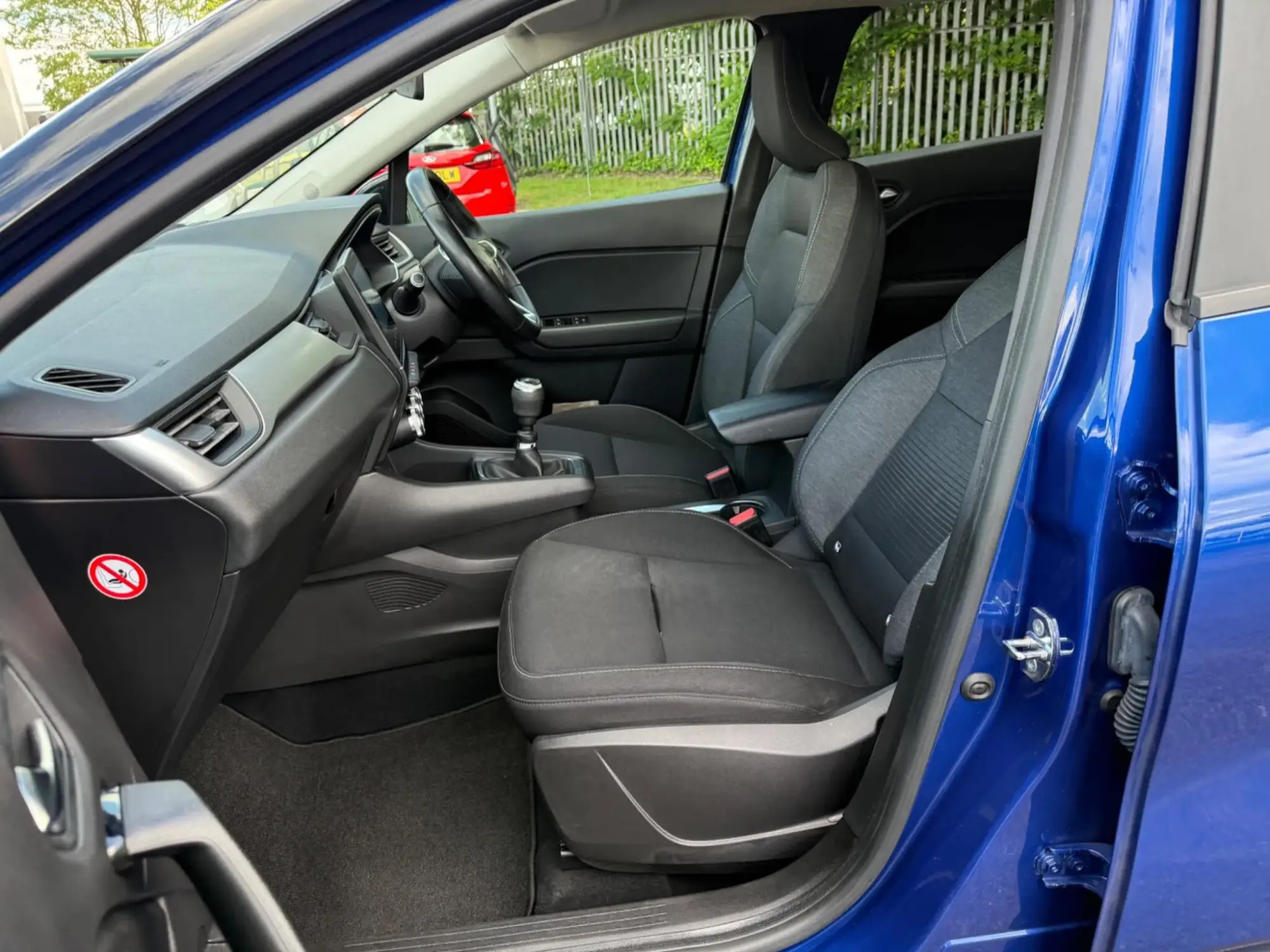 Renault Captur 1.0 TCe Iconic Euro 6 (s/s) 5dr NL21YLF Image 3