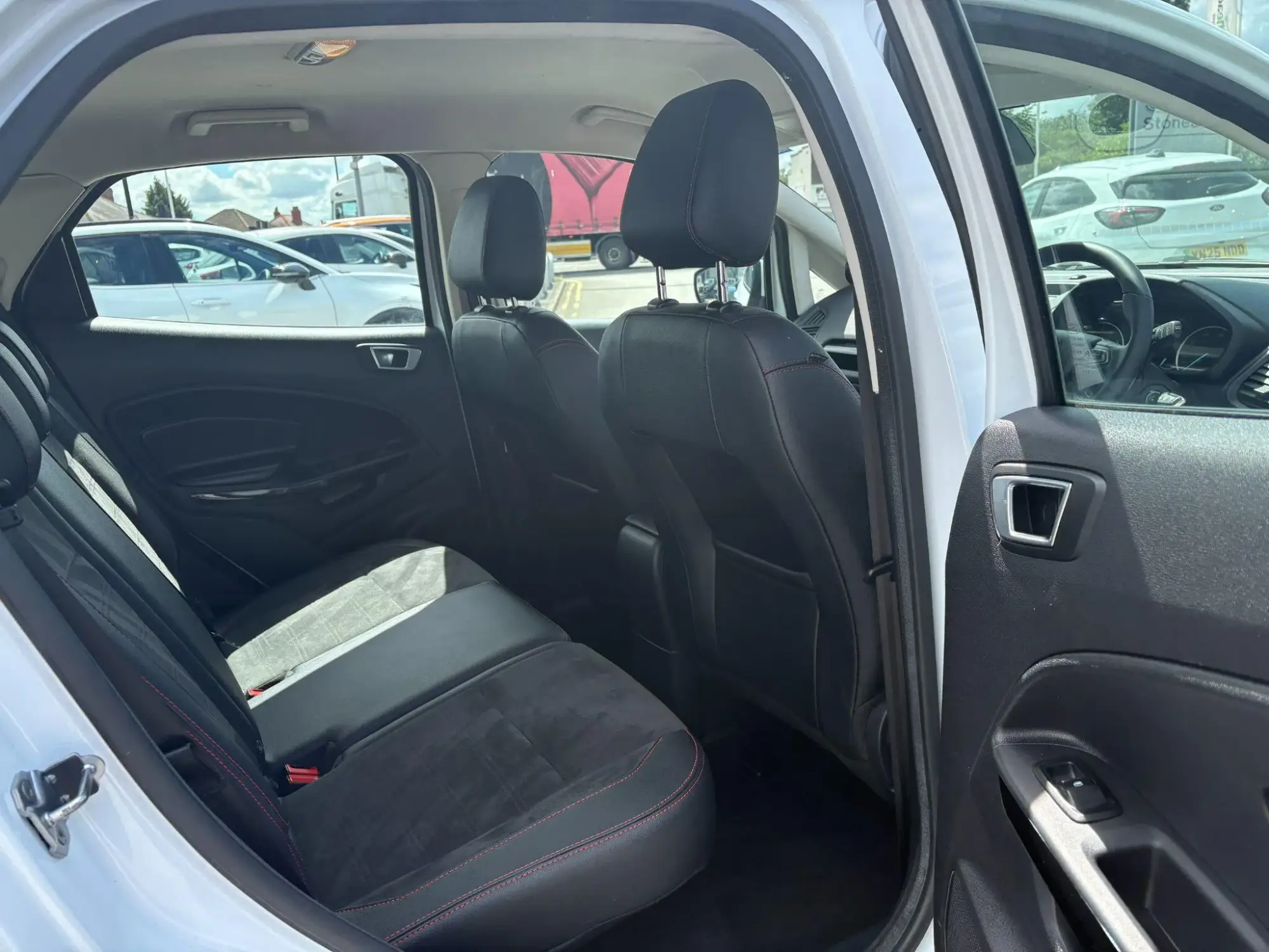 Ford EcoSport Image 12