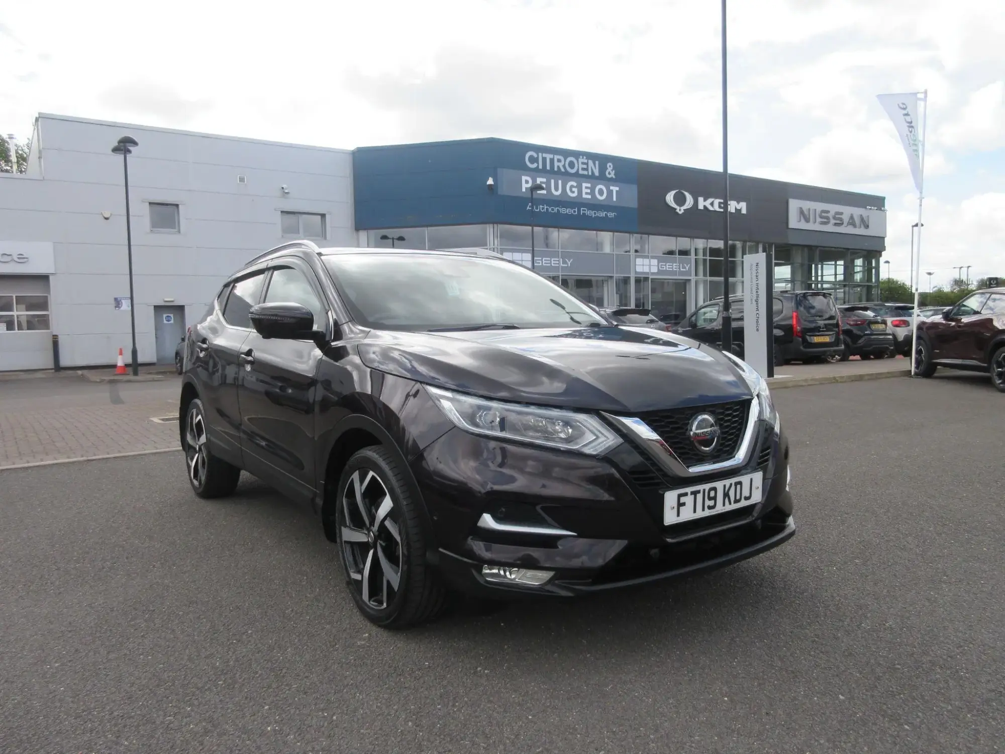 Nissan Qashqai 1.5 dCi Tekna SUV 5dr Diesel Manual Euro 6 (s/s) (115 ps) FT19KDJ Image 1