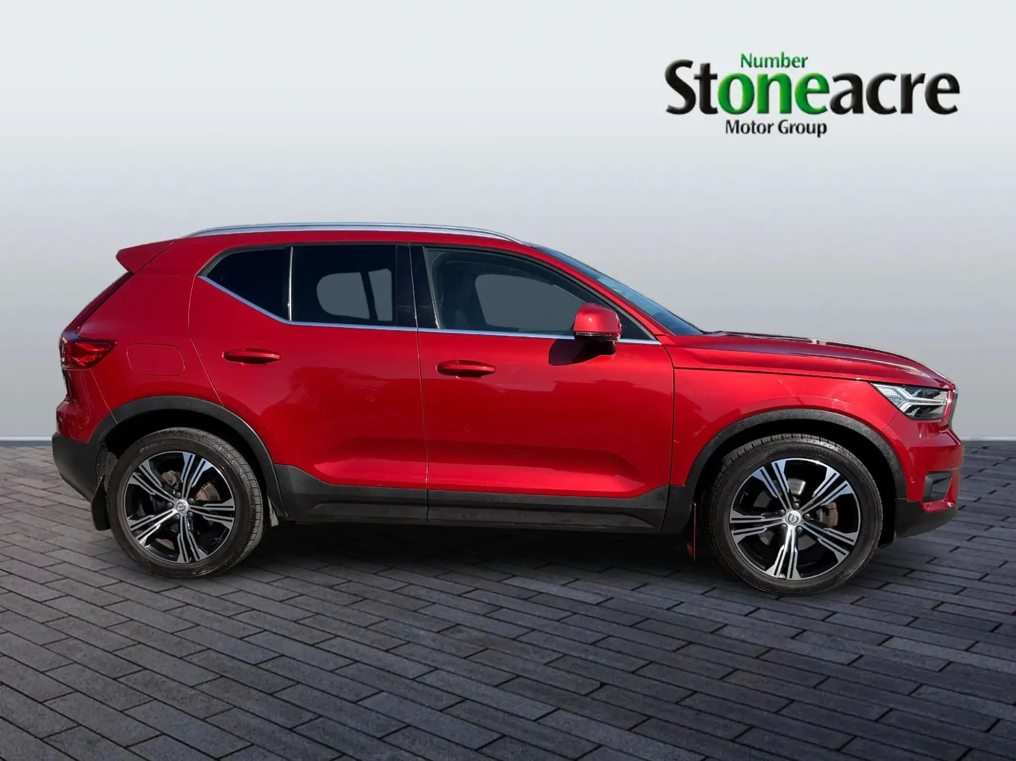 Volvo XC40 Inscription B4 (197 hp) Auto CK21NYB Image 2