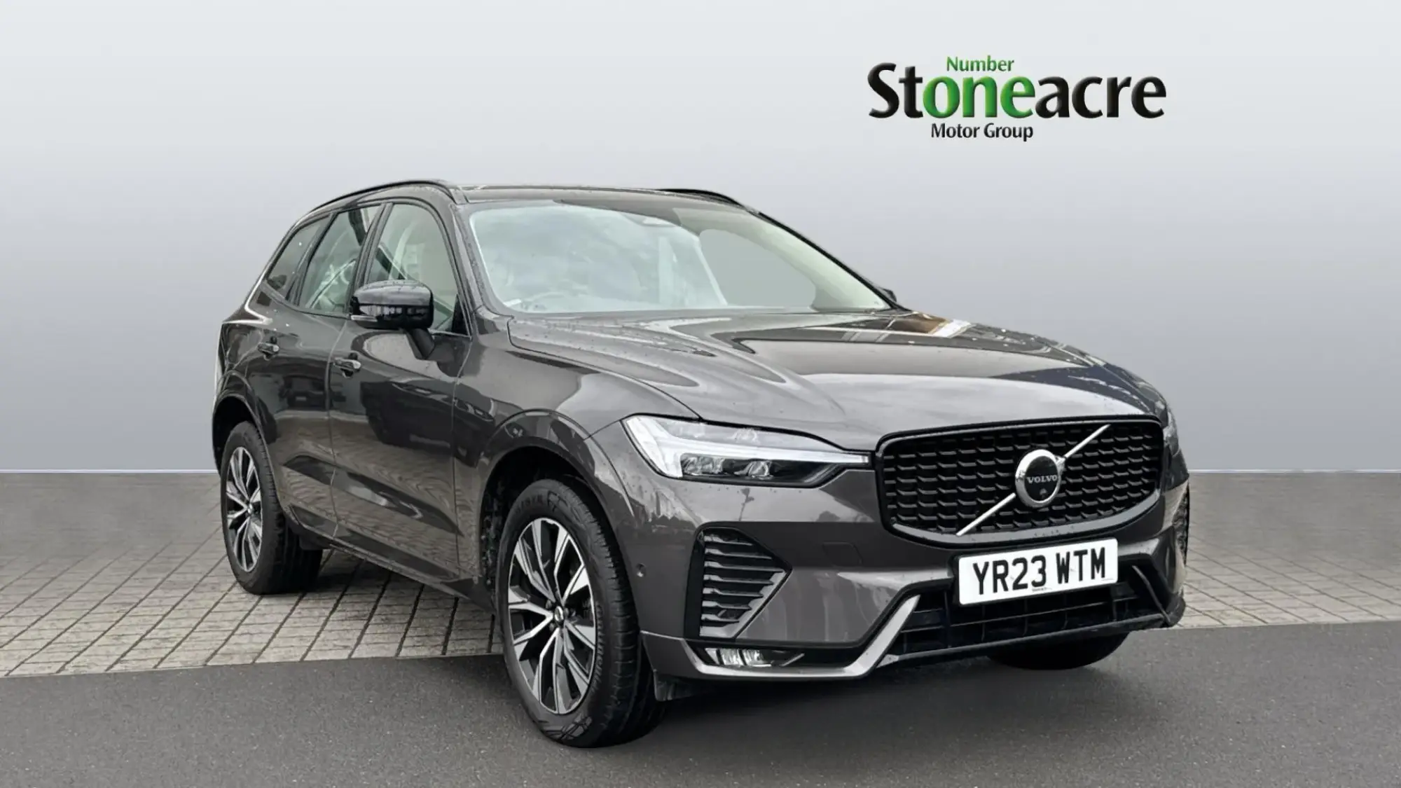 Volvo XC60 2.0 B4 MHEV Plus Auto Euro 6 (s/s) 5dr YR23WTM Image 1