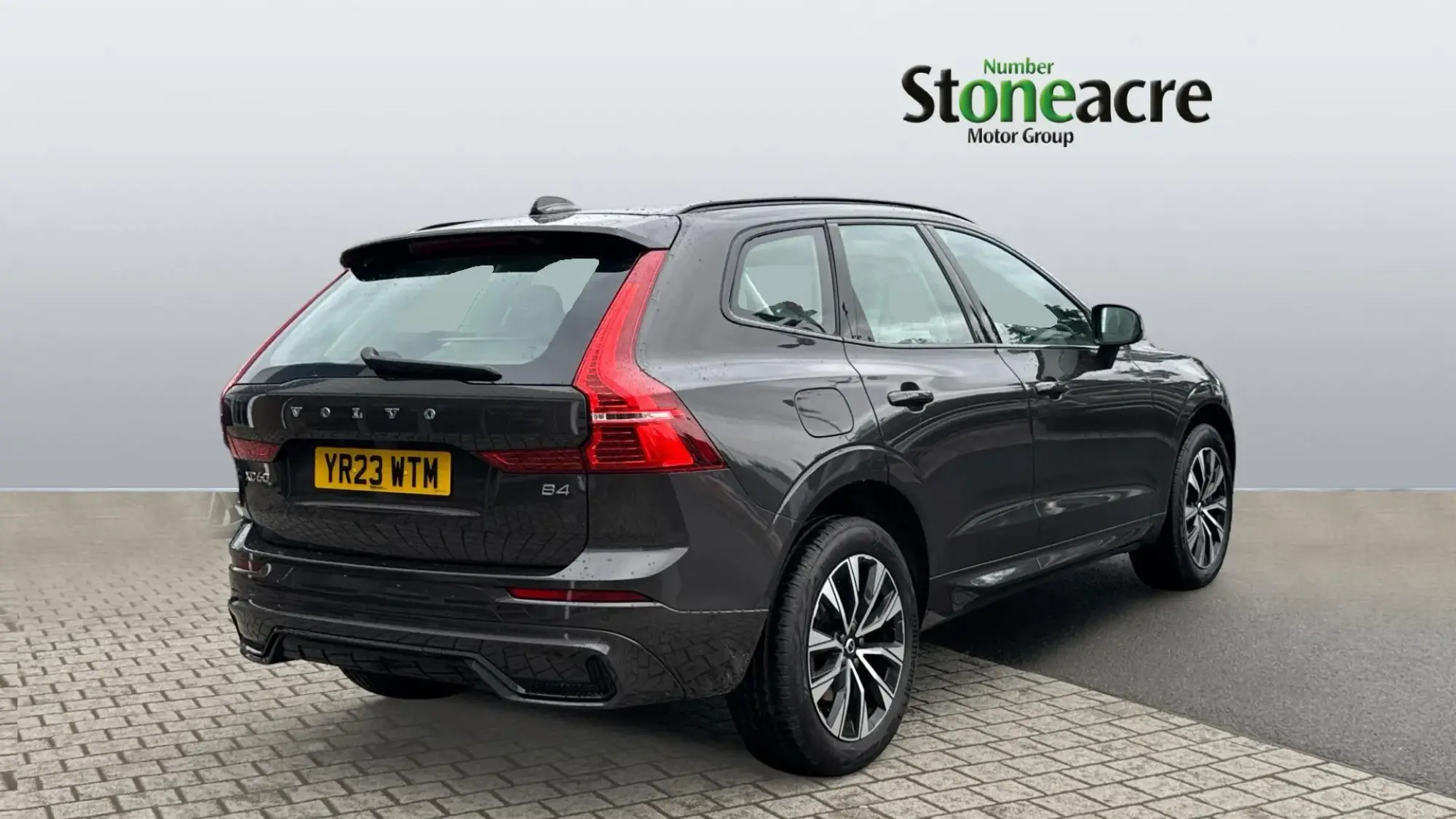 Volvo XC60 2.0 B4 MHEV Plus Auto Euro 6 (s/s) 5dr YR23WTM Image 2