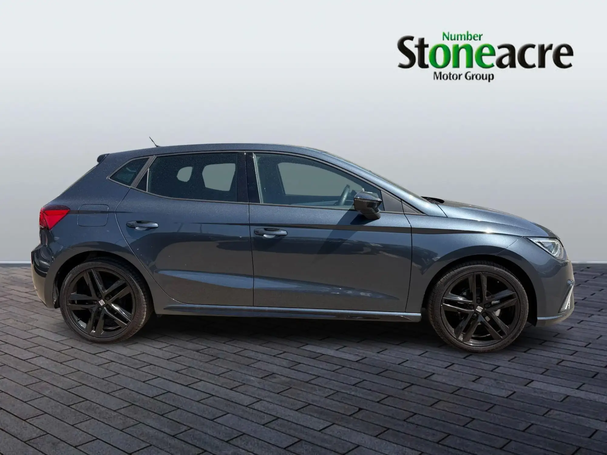 SEAT Ibiza 1.0 TSI FR Black Edition Euro 6 (s/s) 5dr KM75MMV Image 2