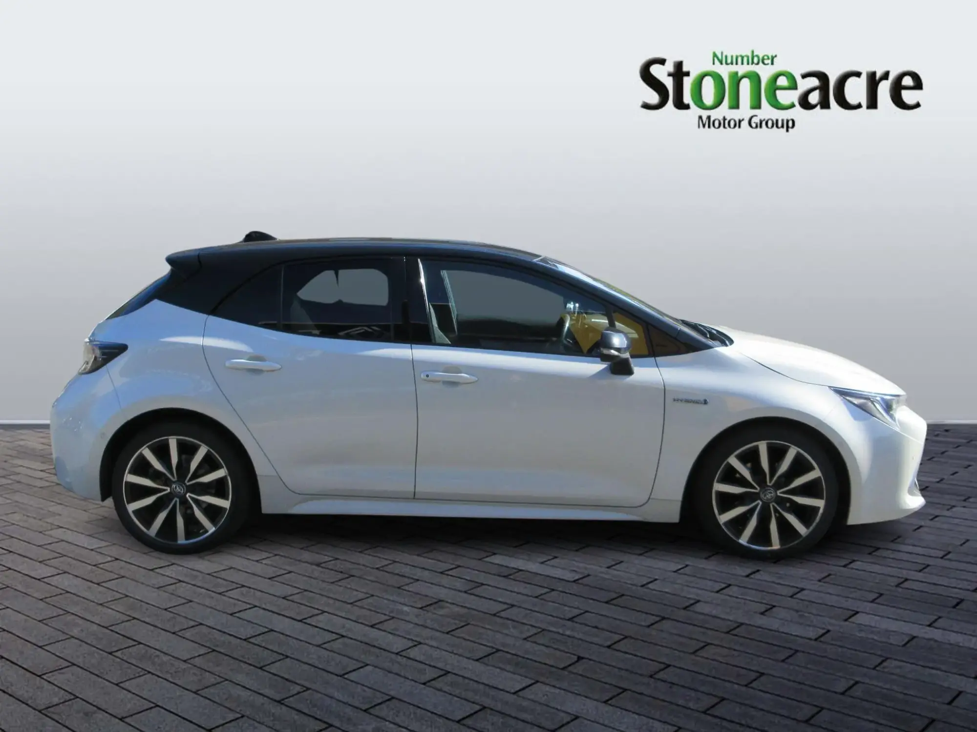 Toyota Corolla Hatchback 1.8 VVT-i Hybrid Excel 5dr CVT PF19YEL Image 2