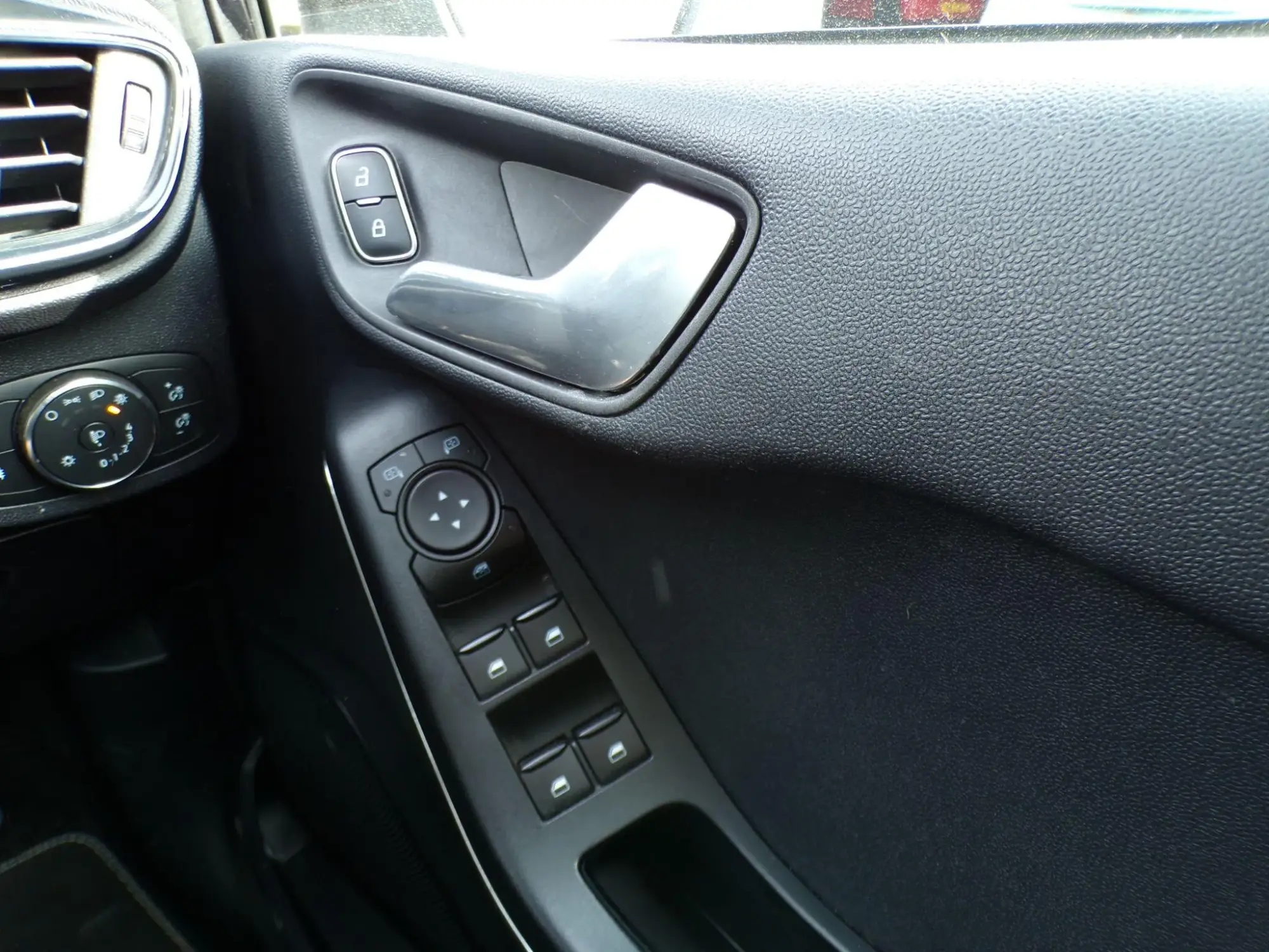 Ford Fiesta Image 22