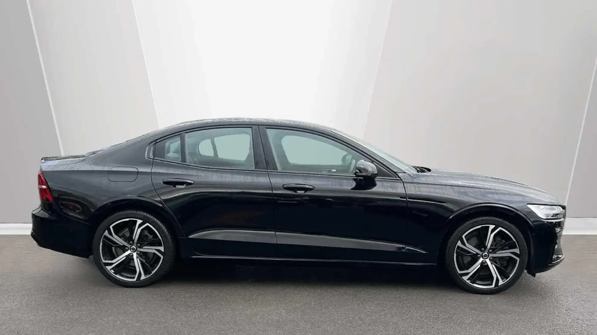 Volvo S60 2.0 B5P Plus Dark 4dr AWD Auto YF73MYZ Image 3