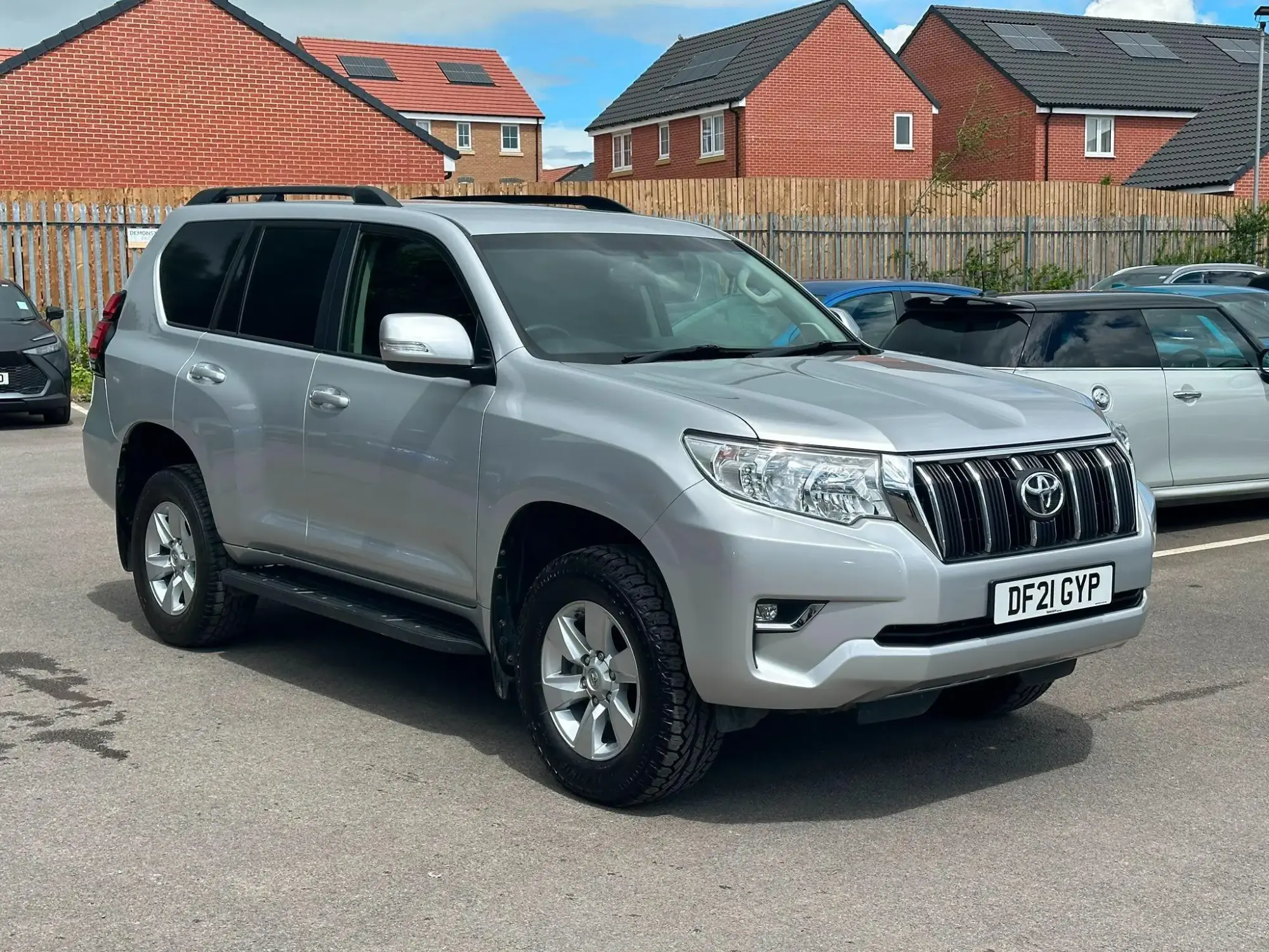 Toyota Land Cruiser 2.8D Active (Navi) Auto 4WD LWB Euro 6 (s/s) 5dr DF21GYP Image 1