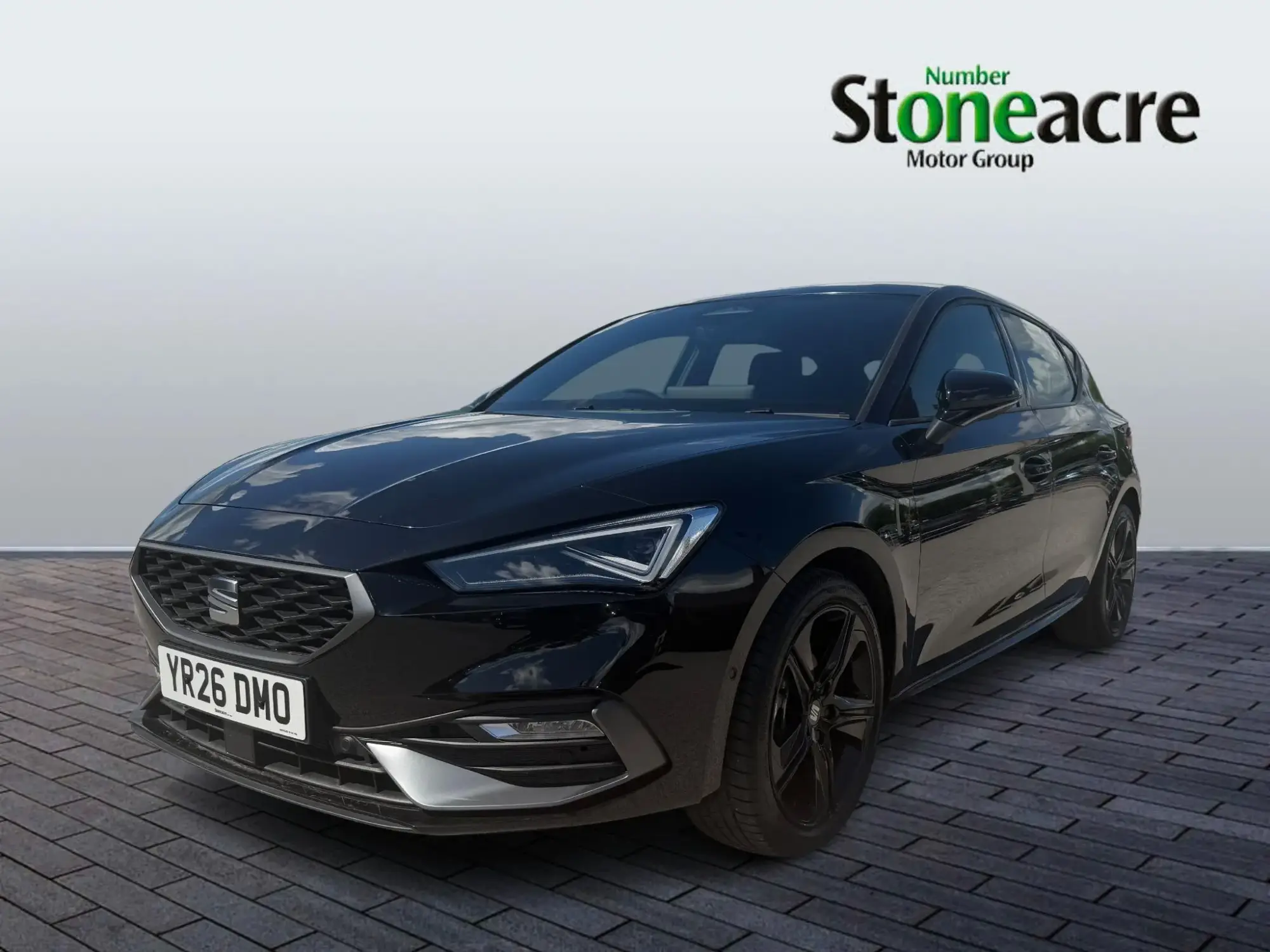 SEAT Leon 1.5 eTSI MHEV FR Black Edition DSG Euro 6 (s/s) 5dr YR26DMO Image 3