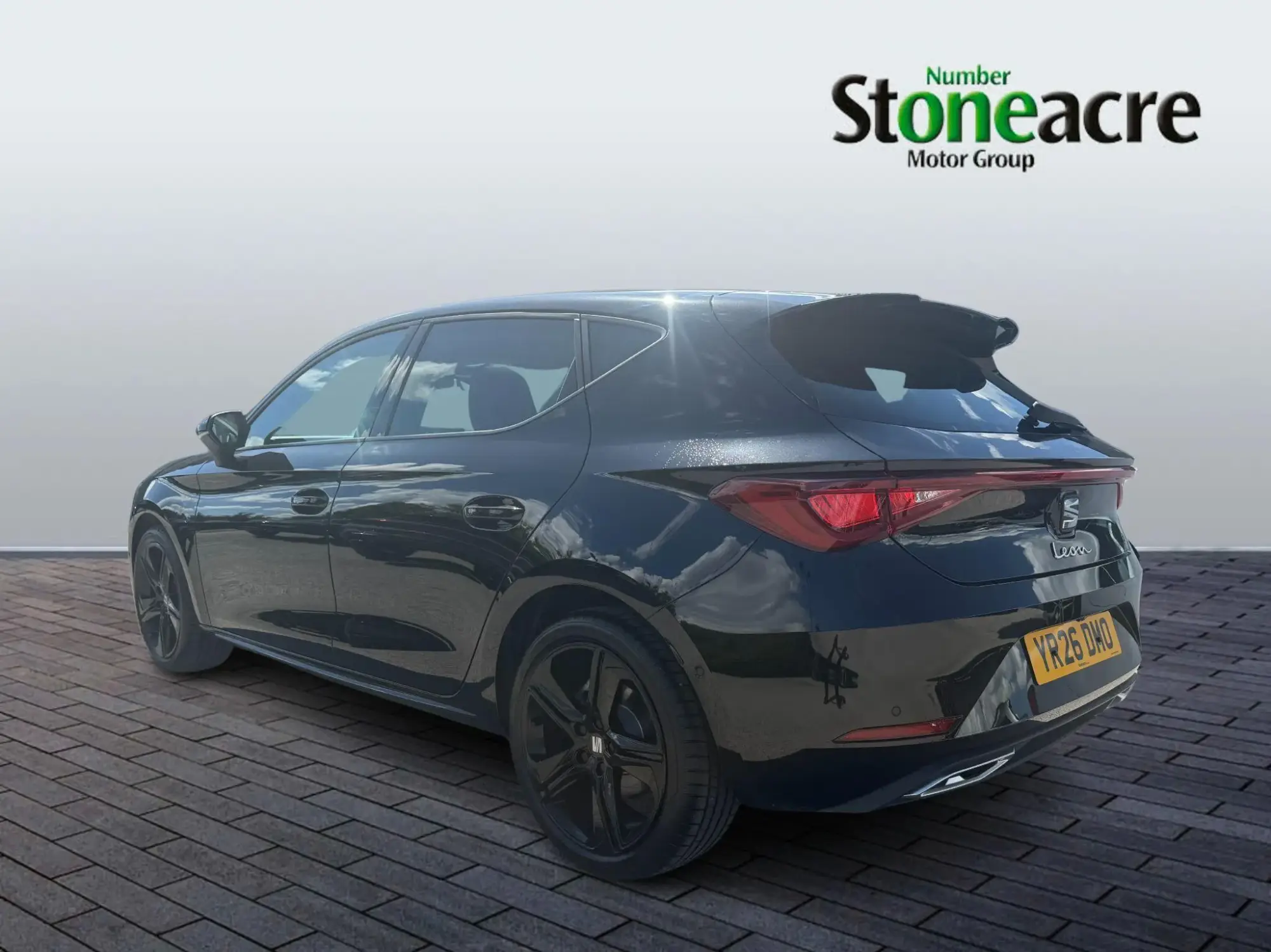 SEAT Leon 1.5 eTSI MHEV FR Black Edition DSG Euro 6 (s/s) 5dr YR26DMO Image 3