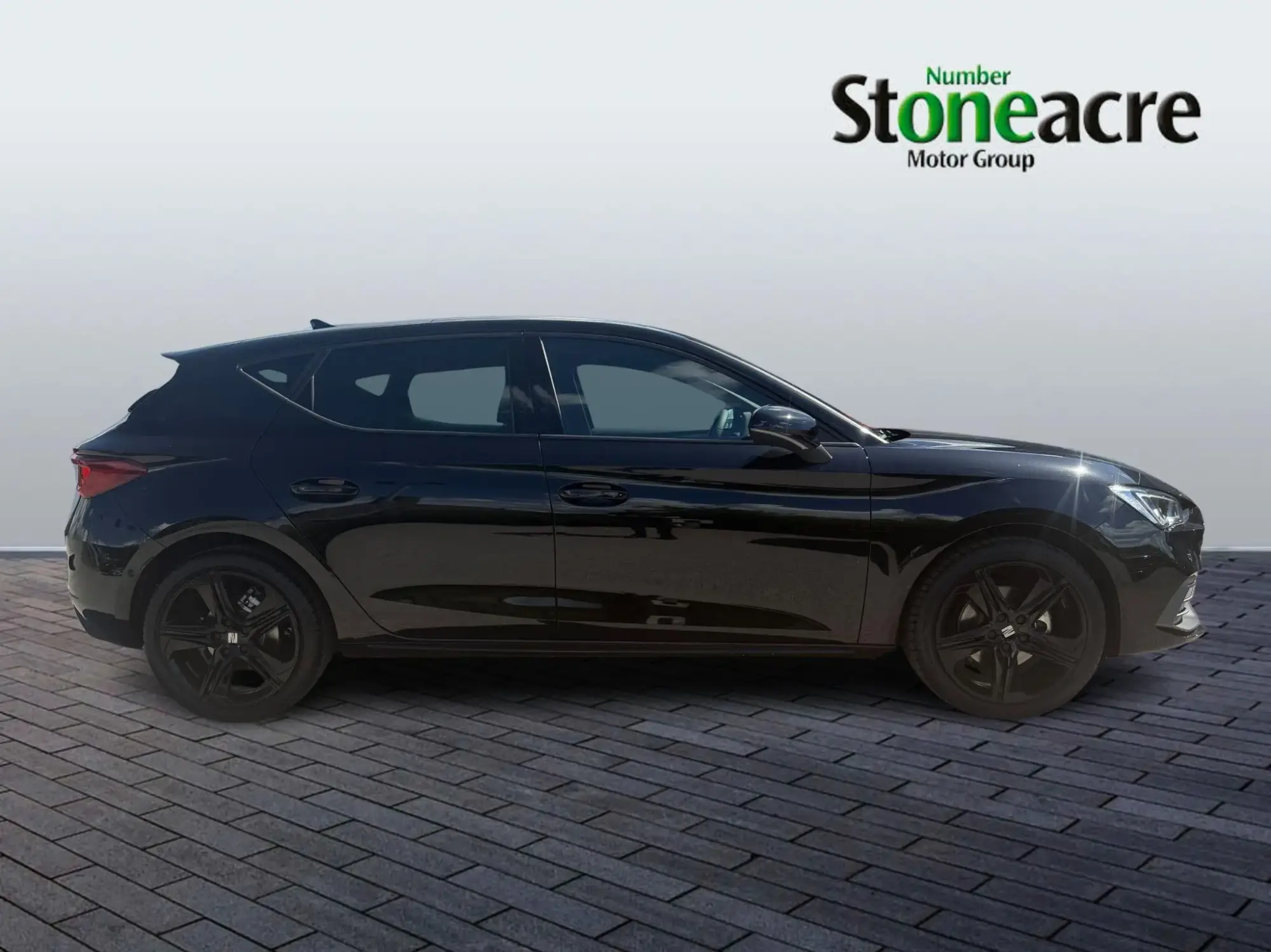 SEAT Leon 1.5 eTSI MHEV FR Black Edition DSG Euro 6 (s/s) 5dr YR26DMO Image 3 SEAT Leon 1.5 eTSI MHEV FR Black Edition DSG Euro 6 (s/s) 5dr YR26DMO Image 3