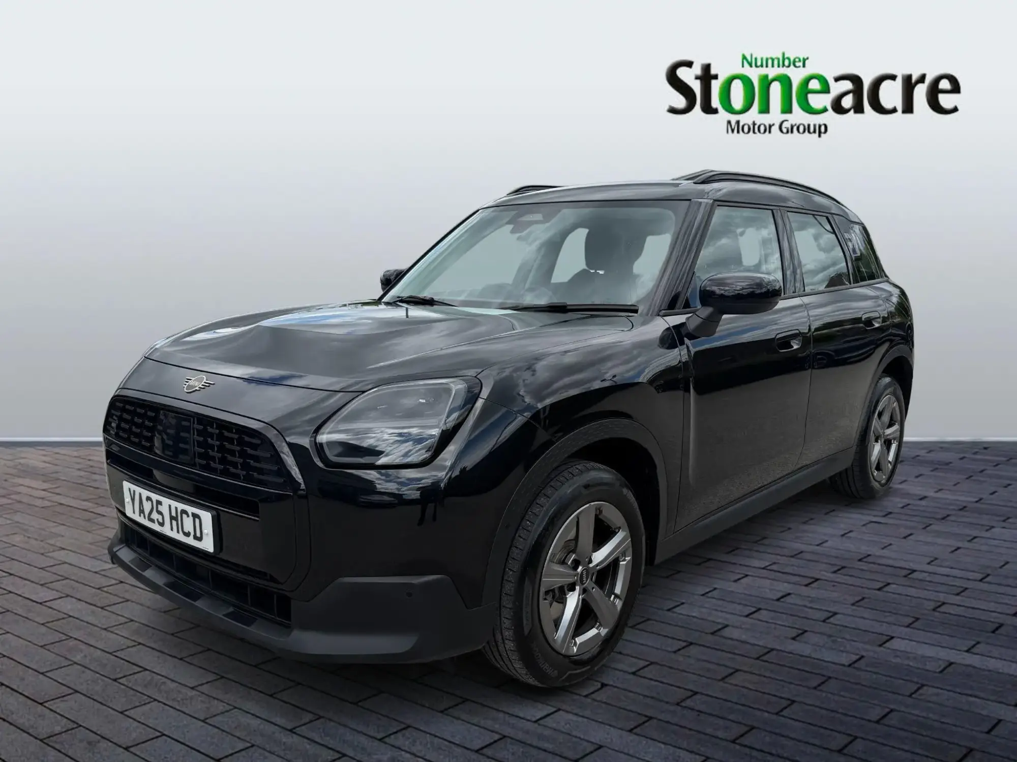 MINI Countryman 1.5C MHEV Classic Auto Euro 6 (s/s) 5dr YA25HCD Image 3