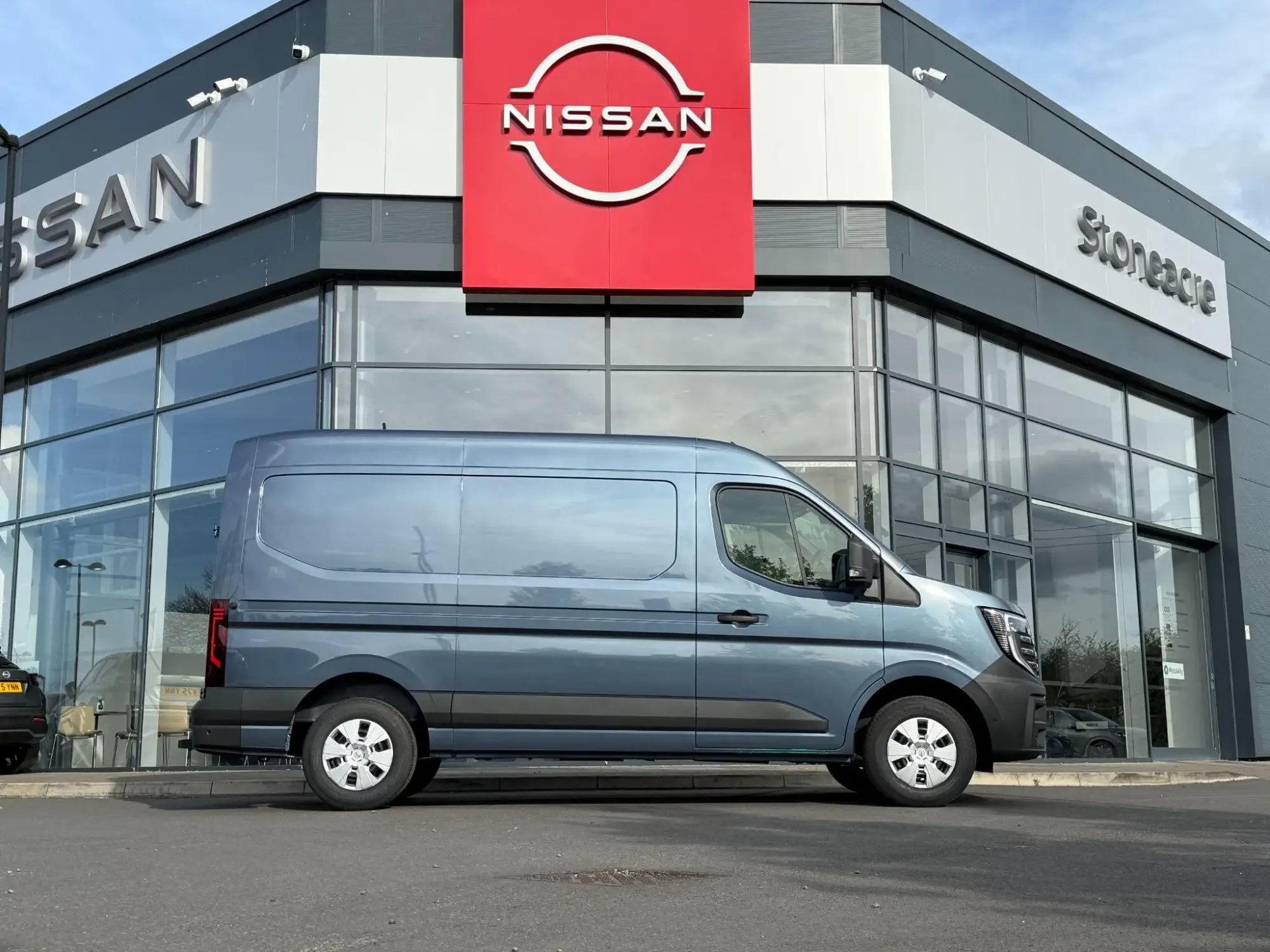 Nissan Interstar Image 2