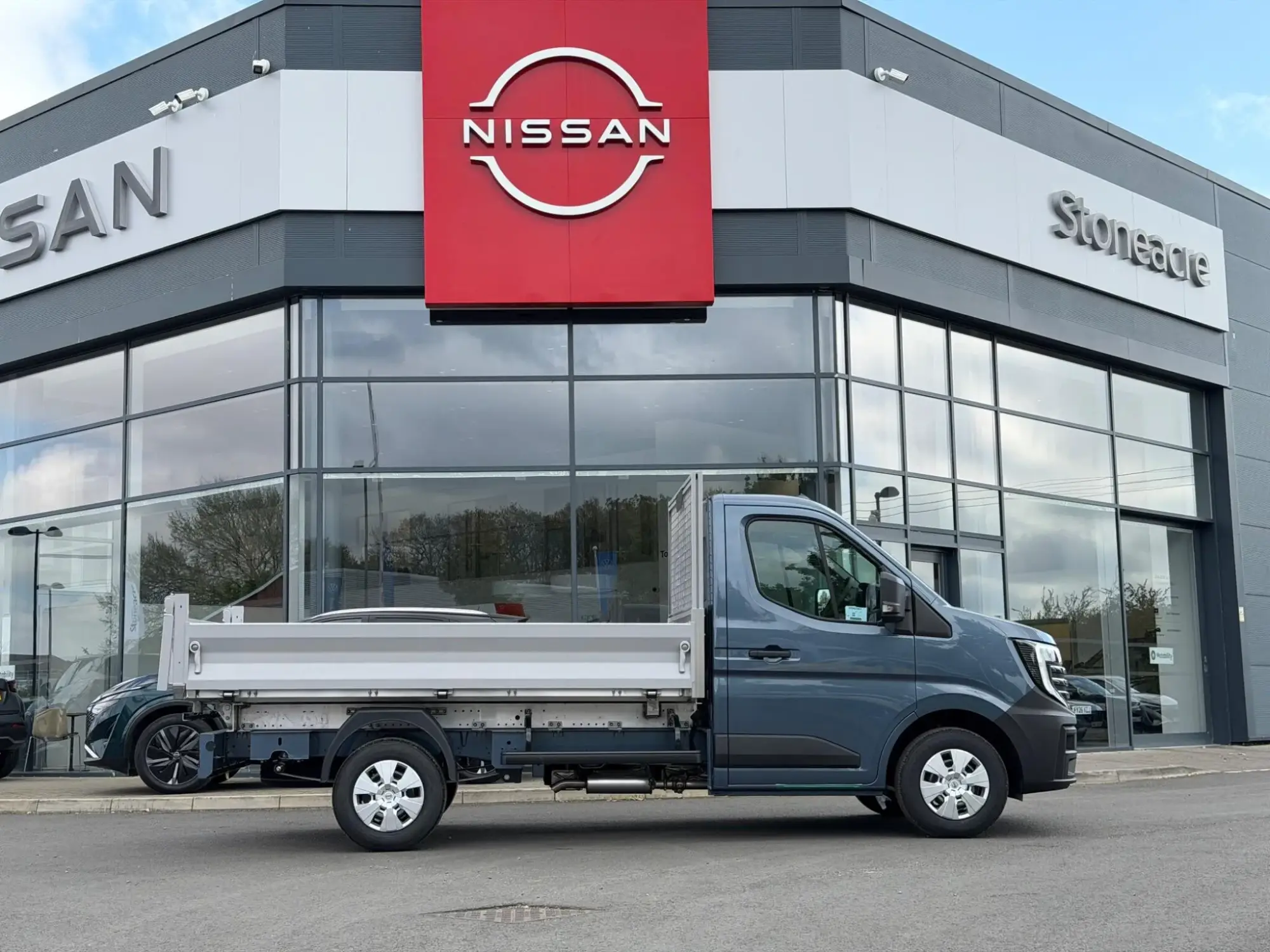 Nissan Interstar Image 2