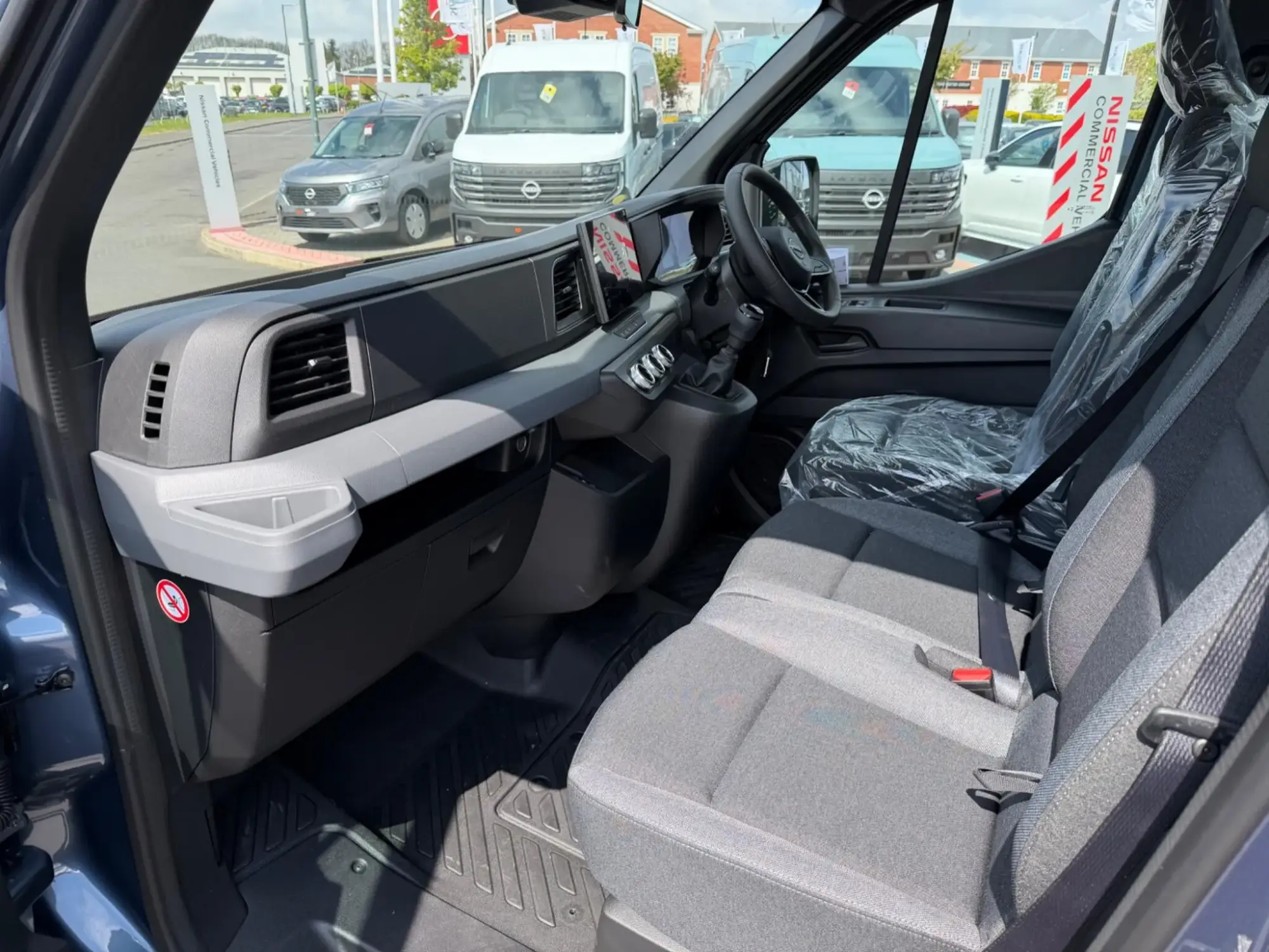 Nissan Interstar Image 14