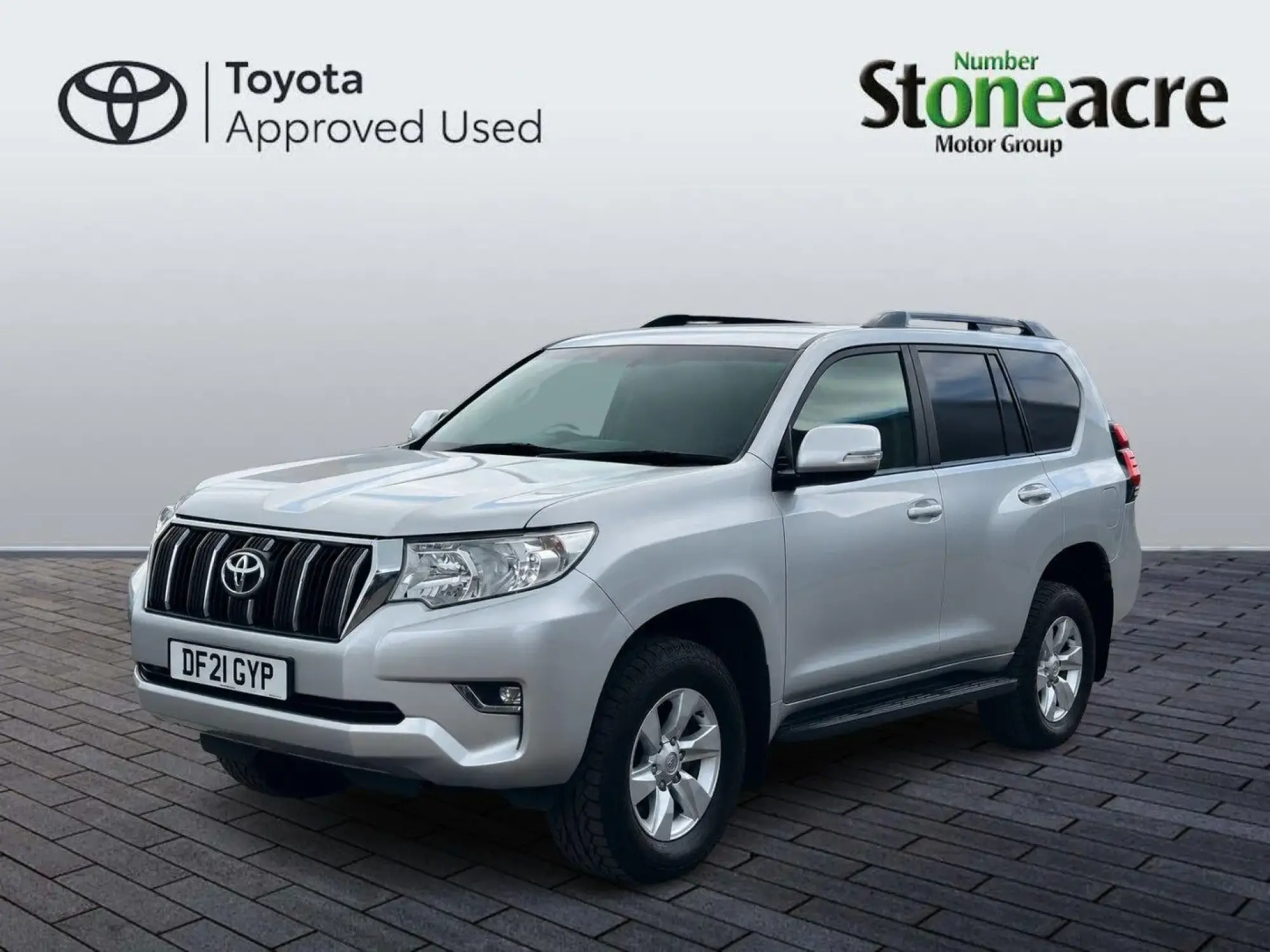 Toyota Land Cruiser 2.8D Active Auto 4WD LWB Euro 6 (s/s) 5dr DF21GYP Image 3