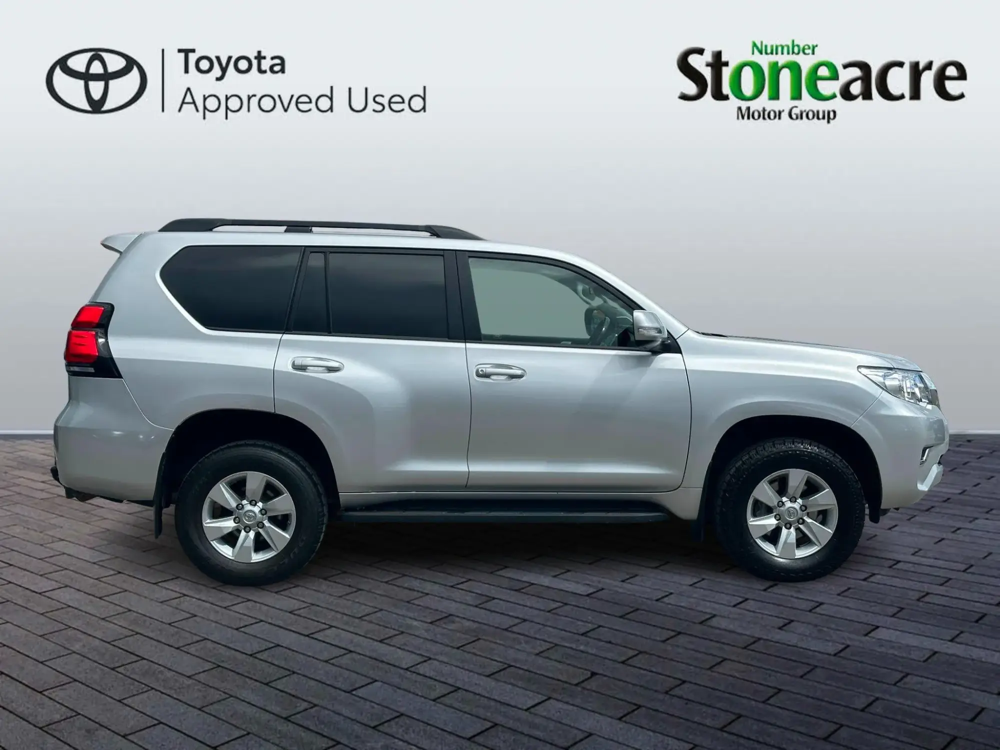 Toyota Land Cruiser Image 16