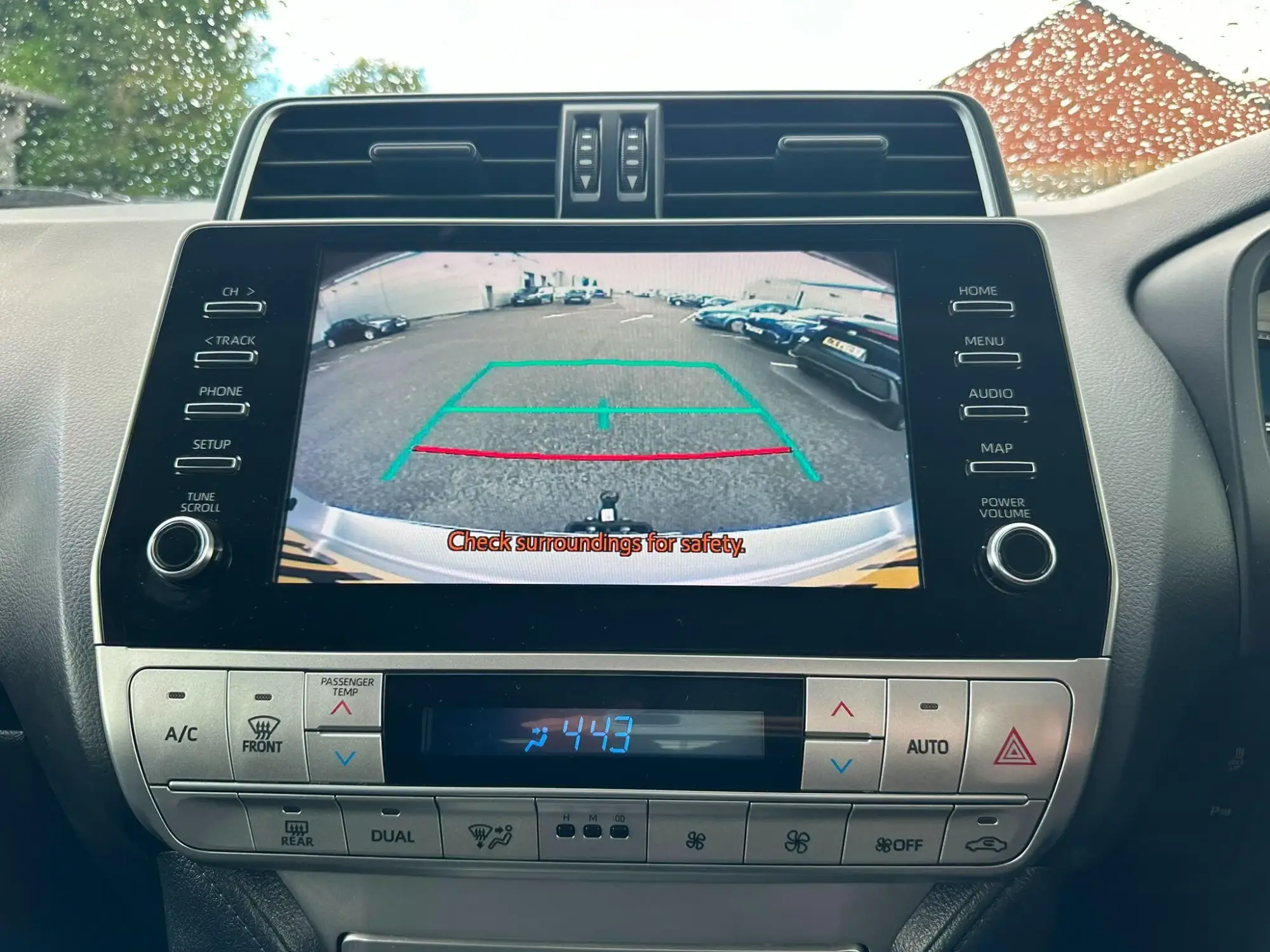 Toyota Land Cruiser Image 20