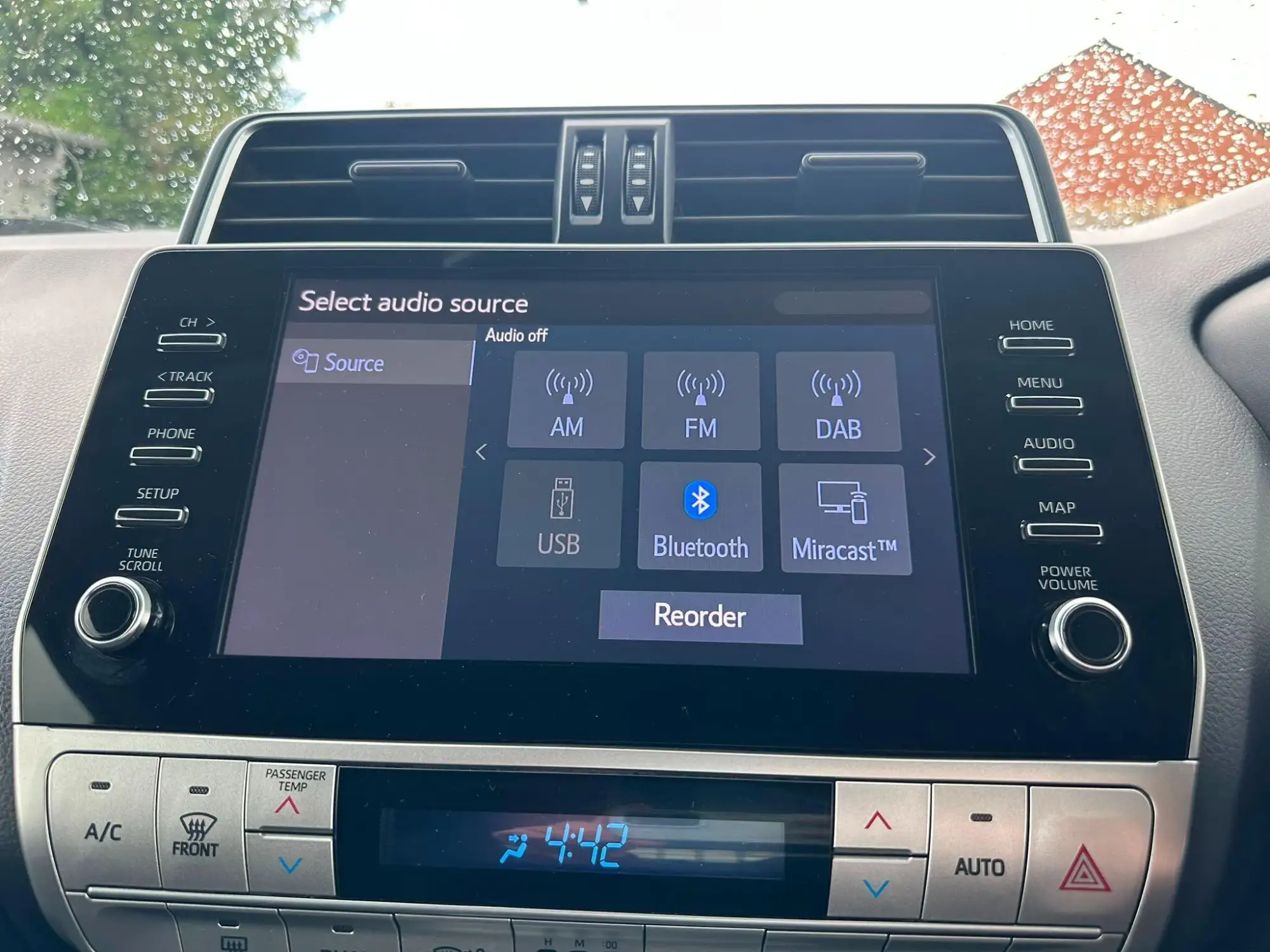 Toyota Land Cruiser Image 21