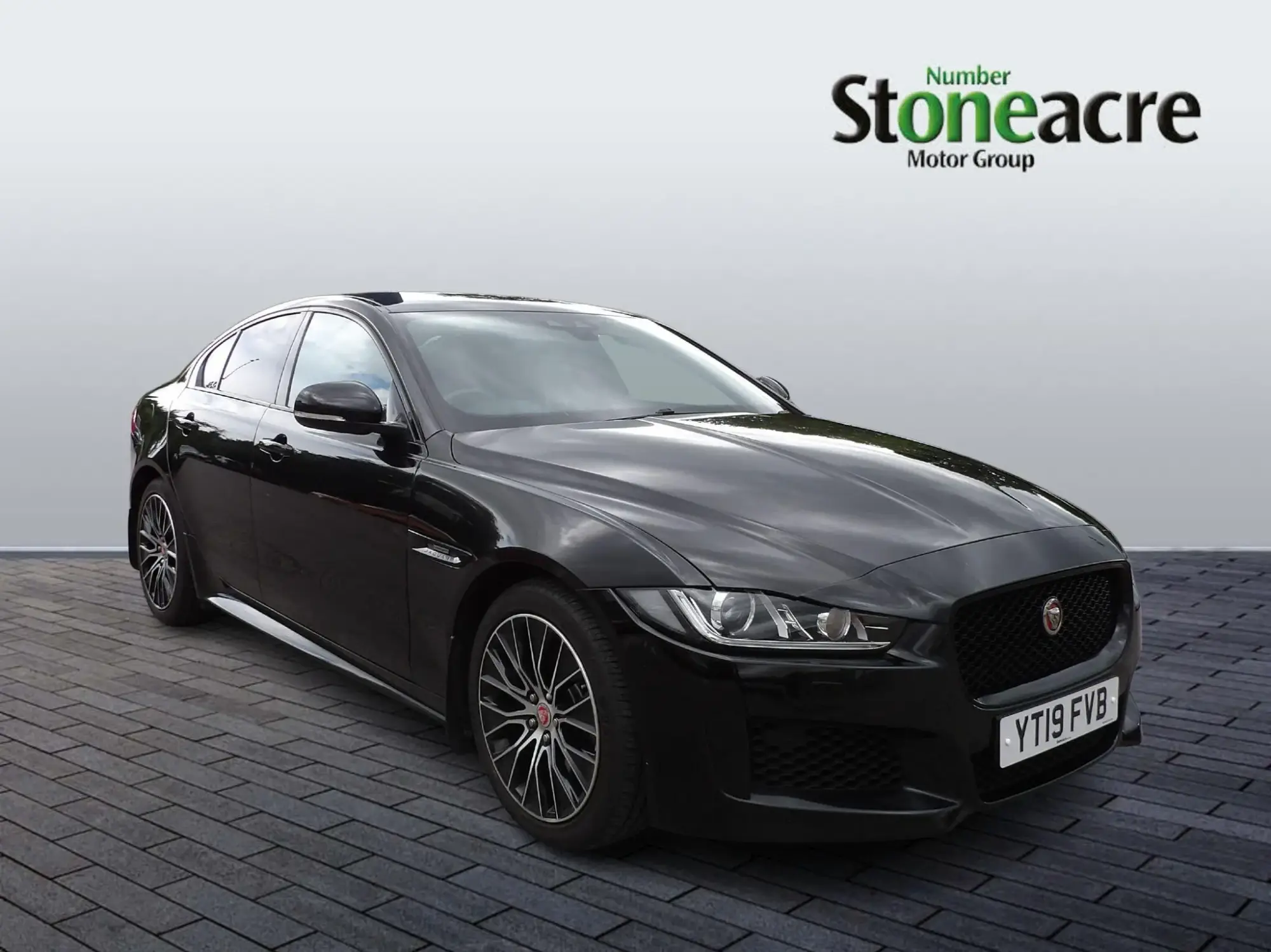 Jaguar XE 2.0i Landmark Auto Euro 6 (s/s) 4dr YT19FVB Image 1