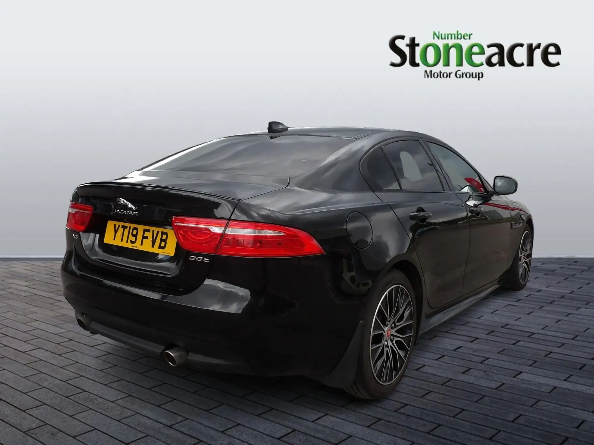 Jaguar XE 2.0i Landmark Auto Euro 6 (s/s) 4dr YT19FVB Image 3