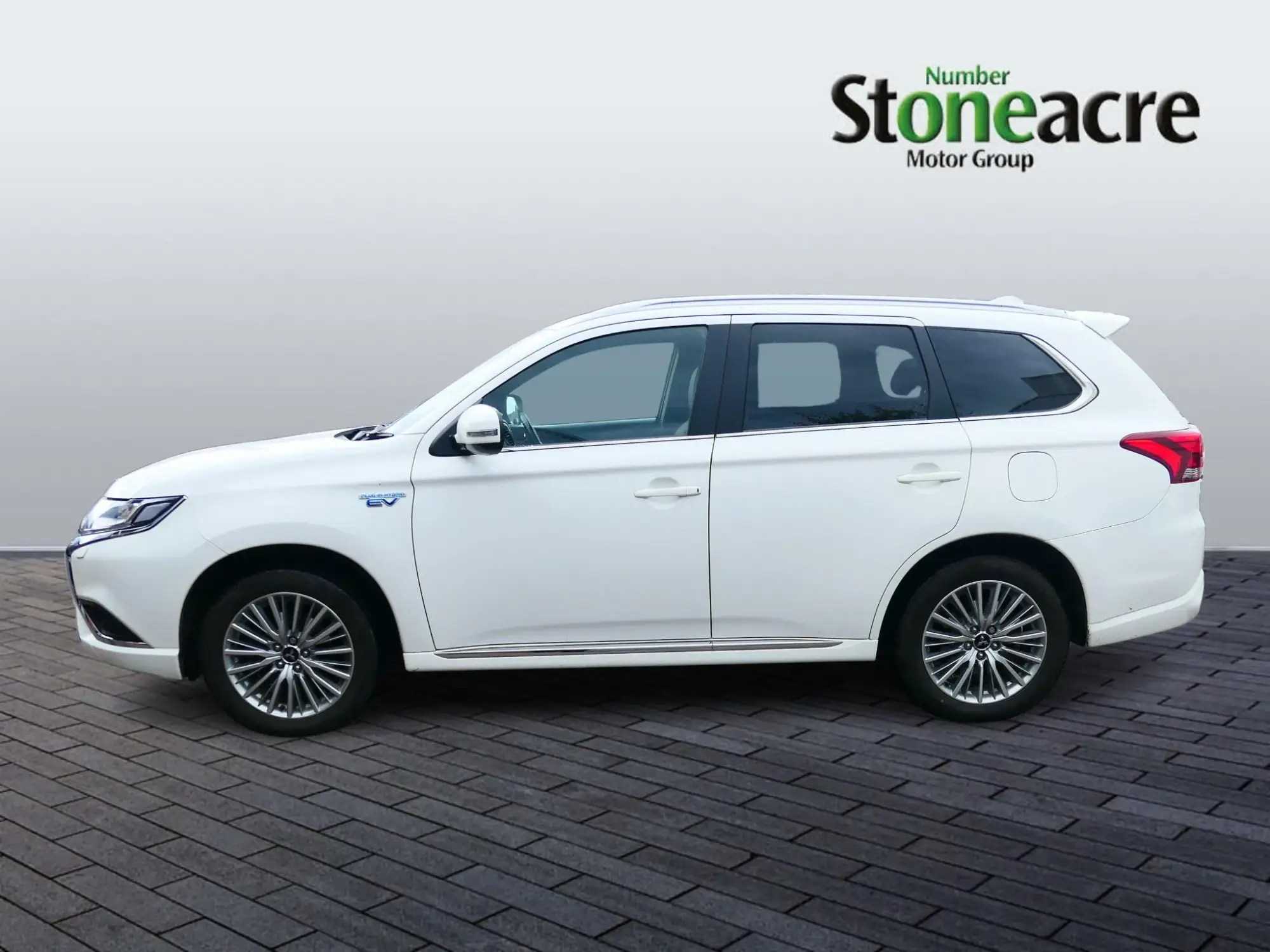 Mitsubishi Outlander 2.4h TwinMotor 13.8kWh Dynamic SUV 5dr Petrol Plug-in Hybrid CVT 4WD Euro 6 (s/s) (224 ps) WP21KSU Image 3