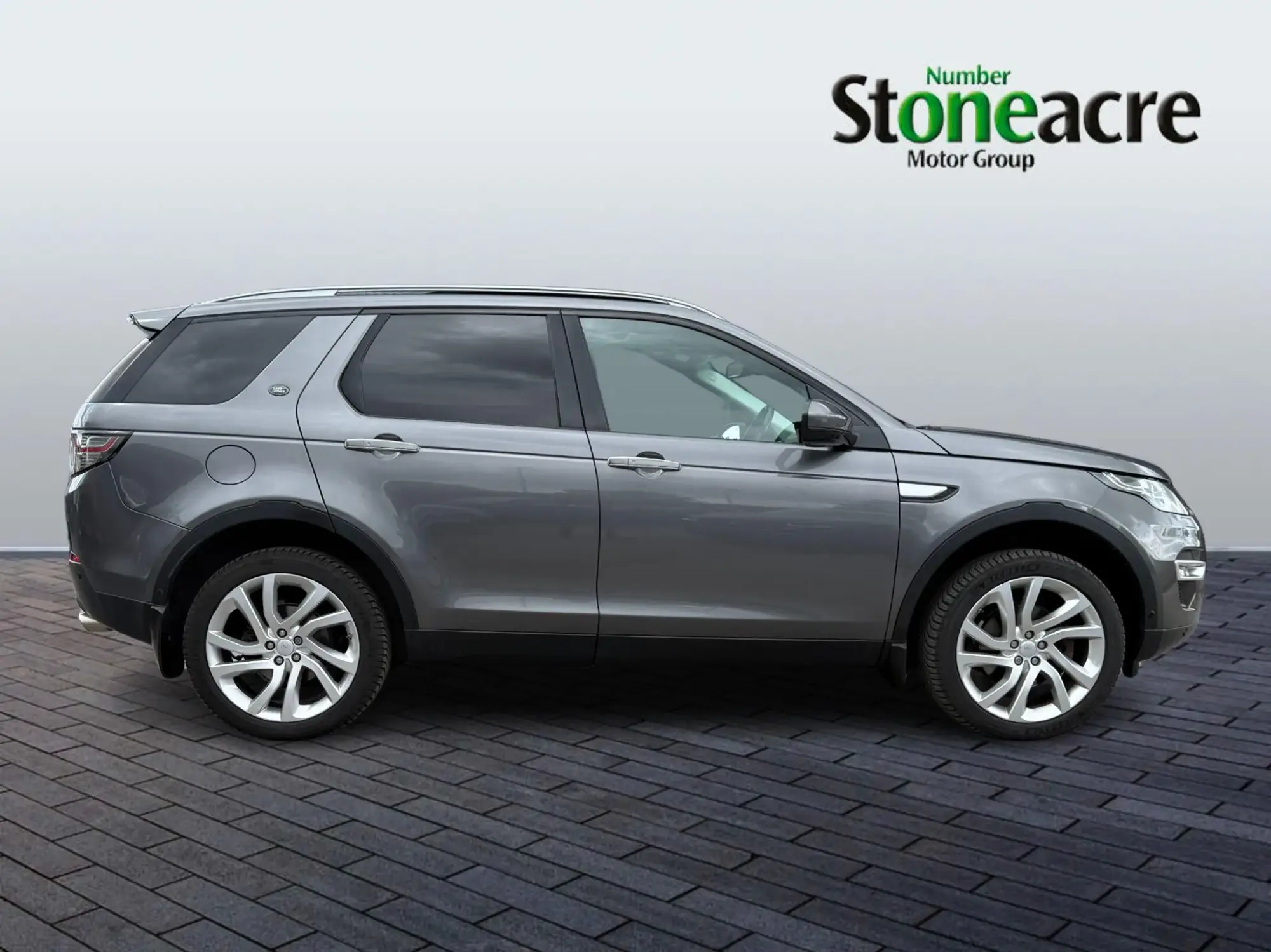 Land Rover Discovery Sport 2.0 TD4 HSE Luxury Auto 4WD Euro 6 (s/s) 5dr KC16MPU Image 2