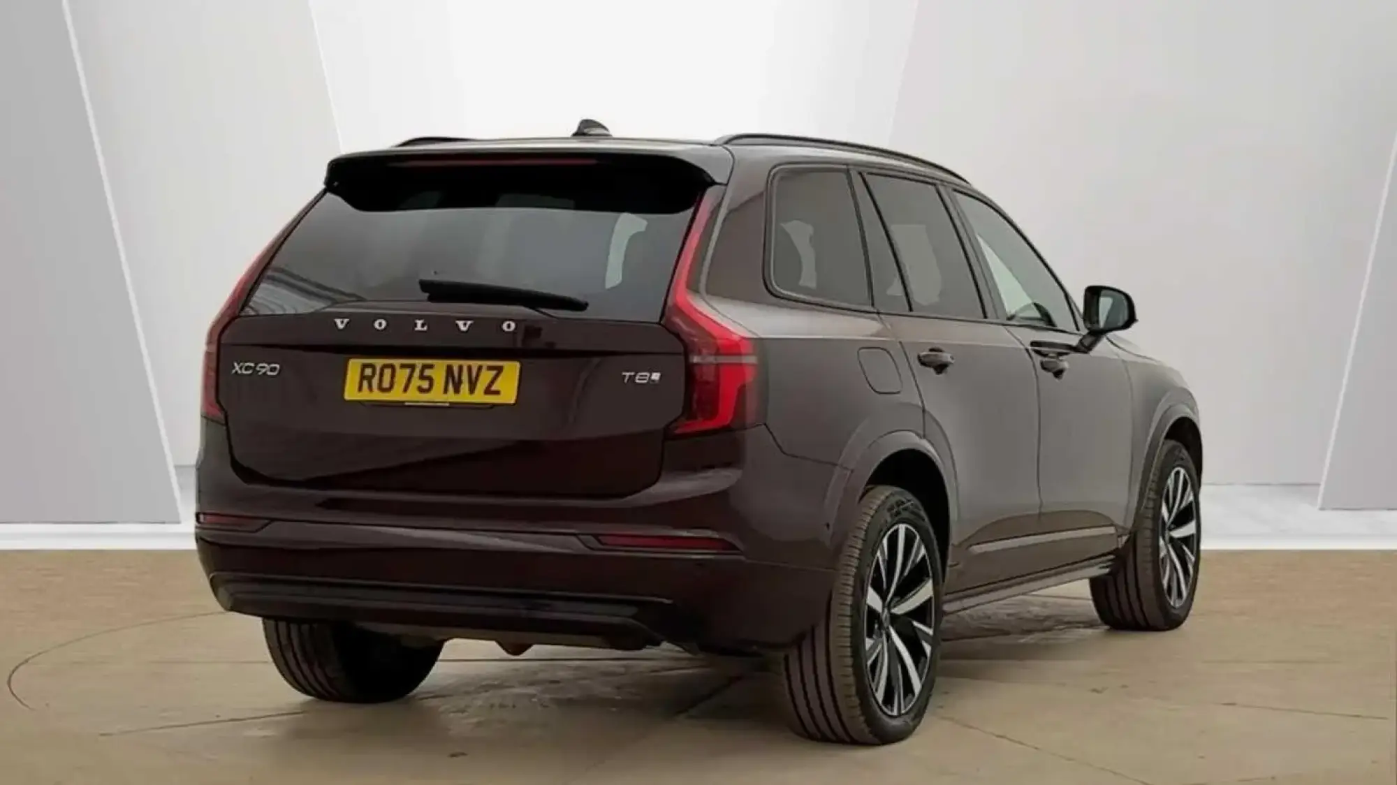 Volvo XC90 Plug-In Hybrid 2.0 T8 18.8kWh Plus Auto 4WD Euro 6 (s/s) 5dr RO75NVZ Image 3