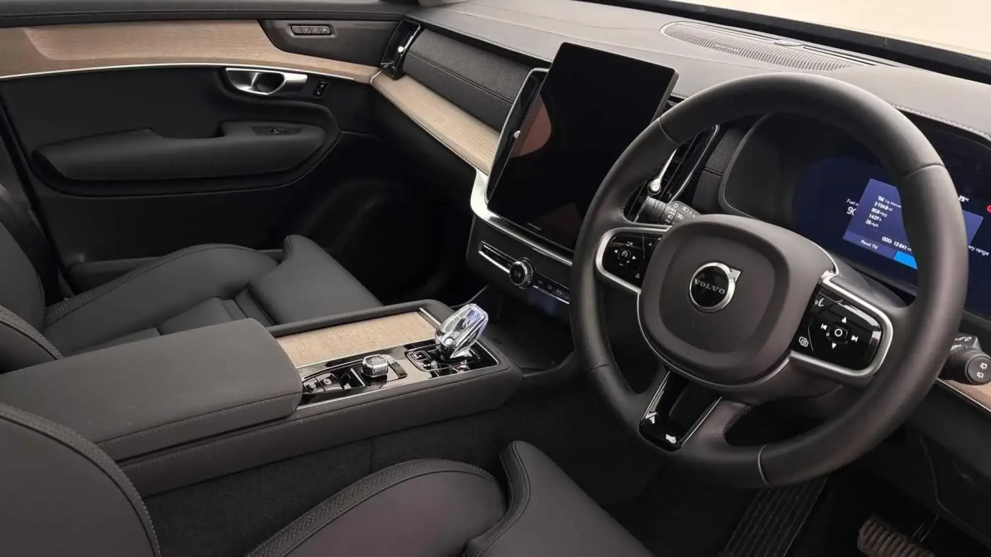 Volvo XC90 Plug-In Hybrid Image 9