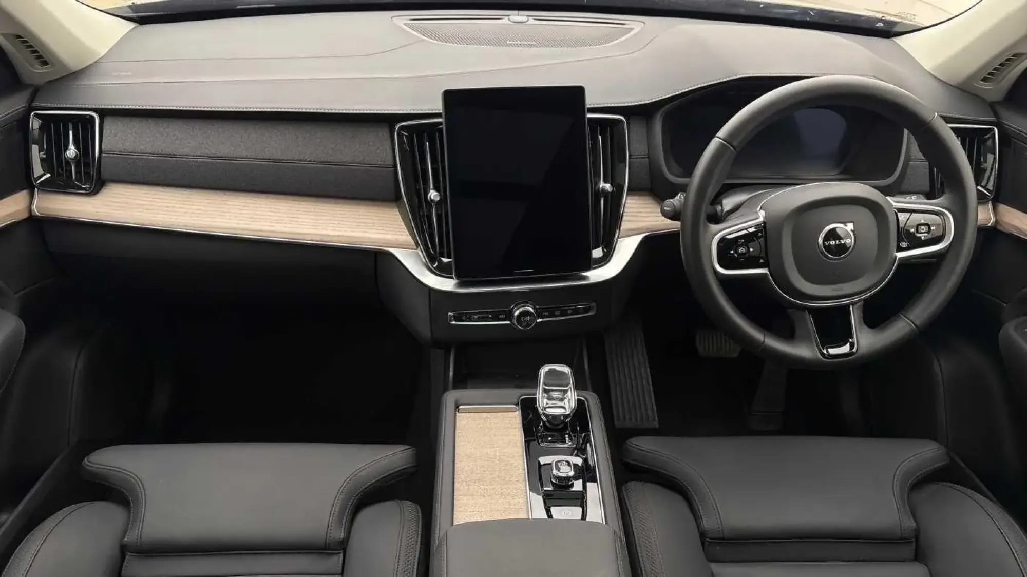 Volvo XC90 Plug-In Hybrid Image 10