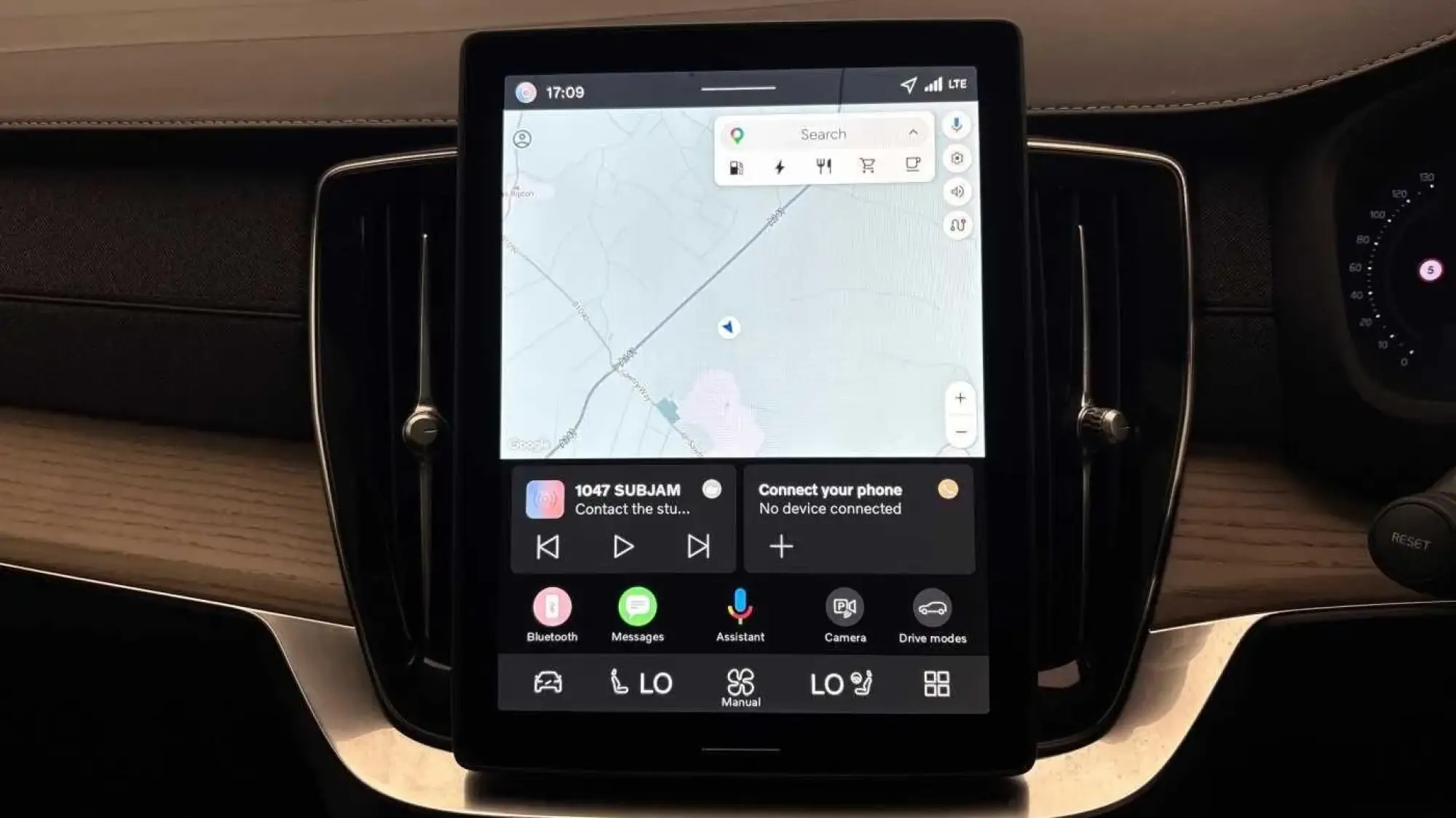 Volvo XC90 Plug-In Hybrid Image 11