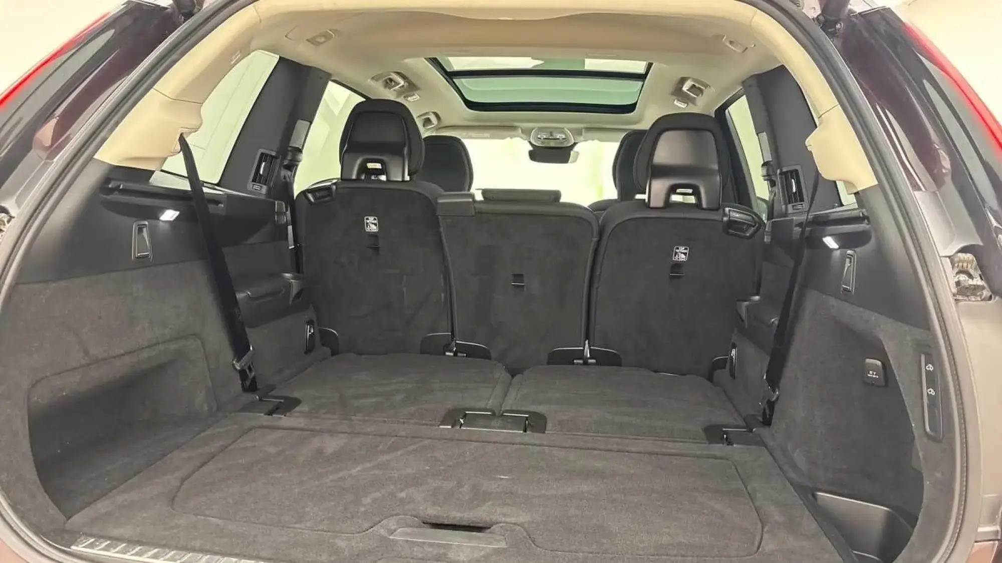 Volvo XC90 Plug-In Hybrid Image 13