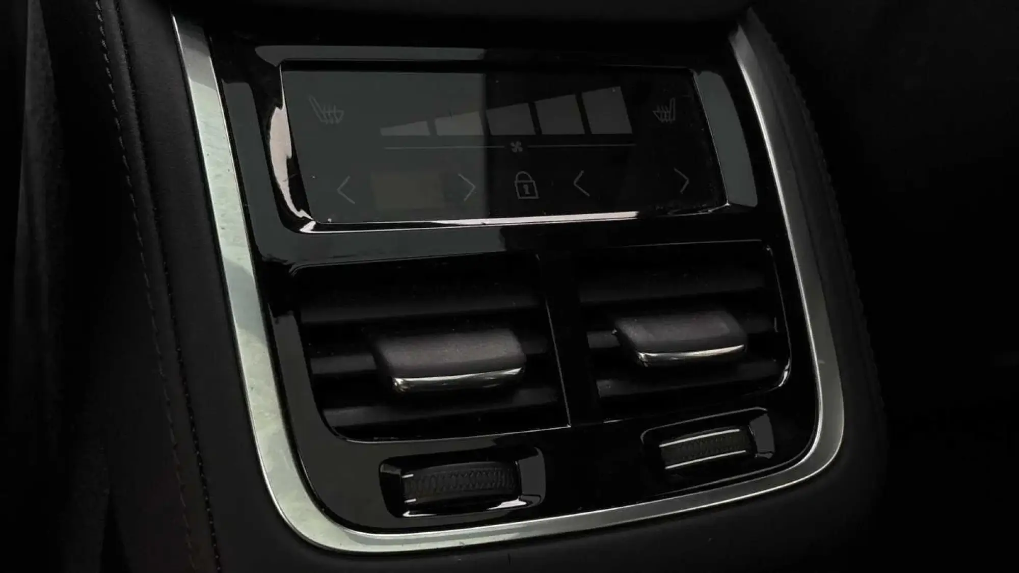 Volvo XC90 Plug-In Hybrid Image 16
