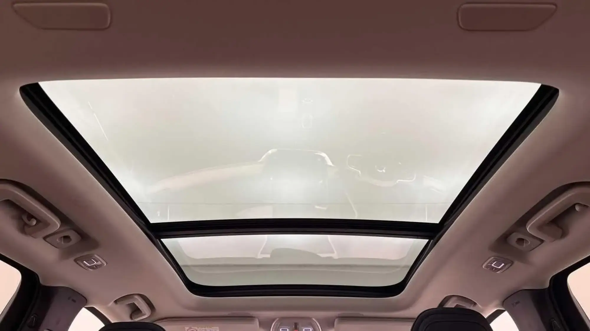 Volvo XC90 Plug-In Hybrid Image 17
