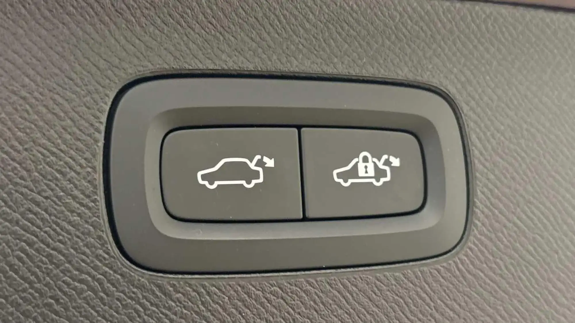 Volvo XC90 Plug-In Hybrid Image 18