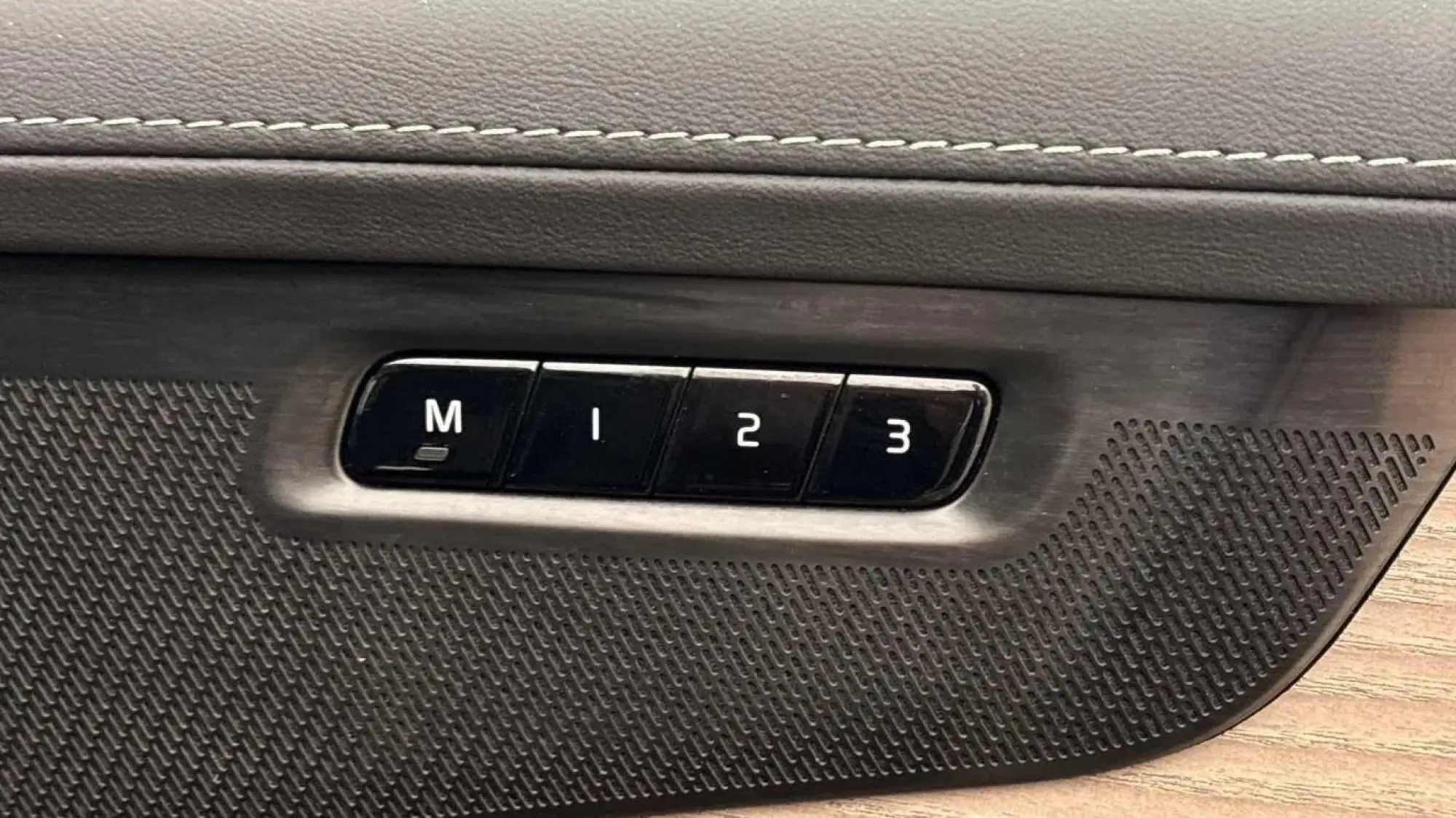 Volvo XC90 Plug-In Hybrid Image 25