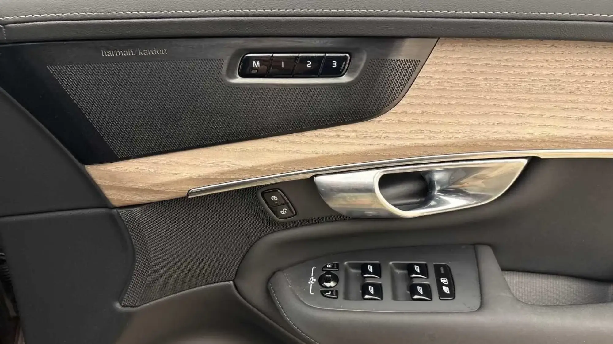 Volvo XC90 Plug-In Hybrid Image 26