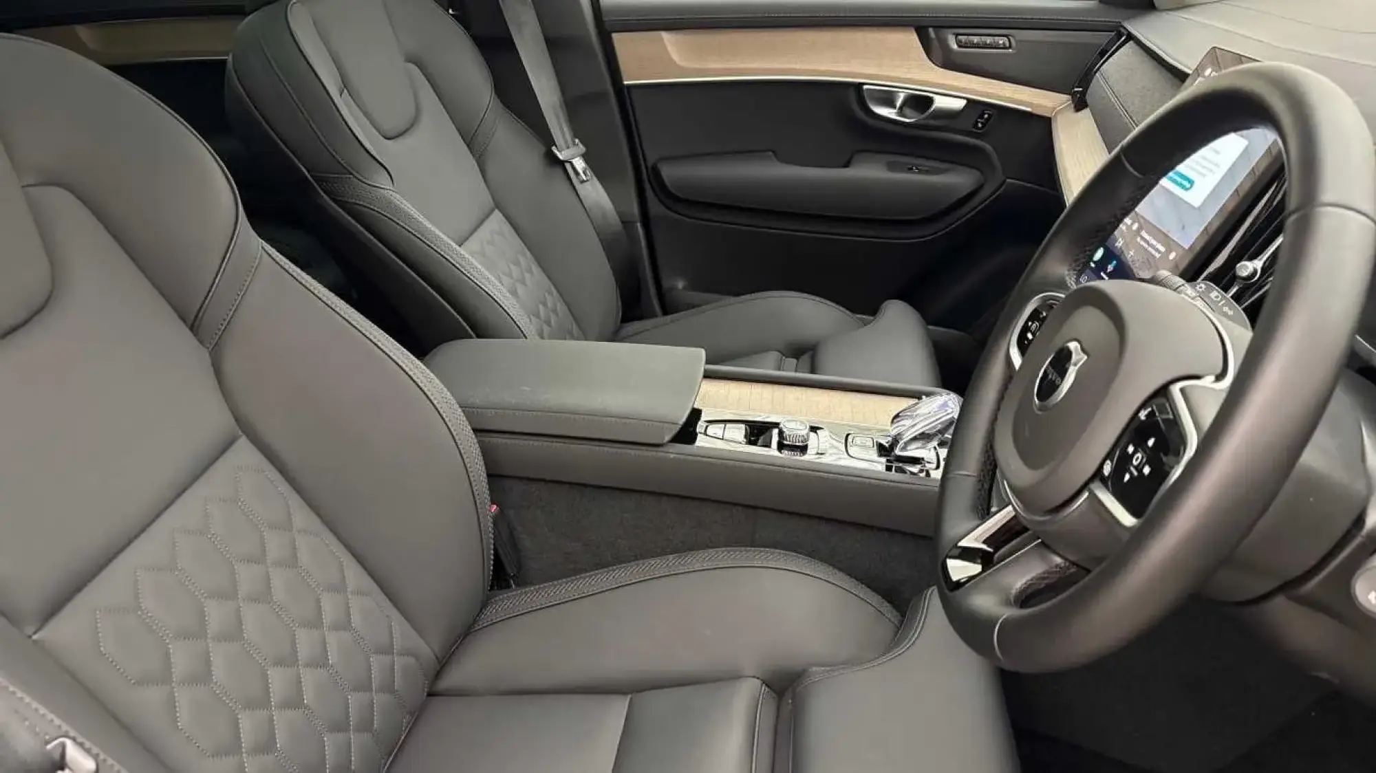 Volvo XC90 Plug-In Hybrid Image 28