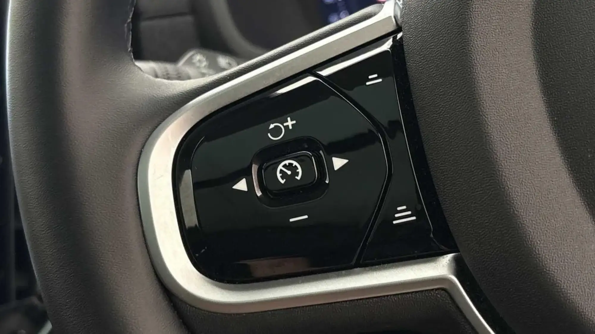 Volvo XC90 Plug-In Hybrid Image 30