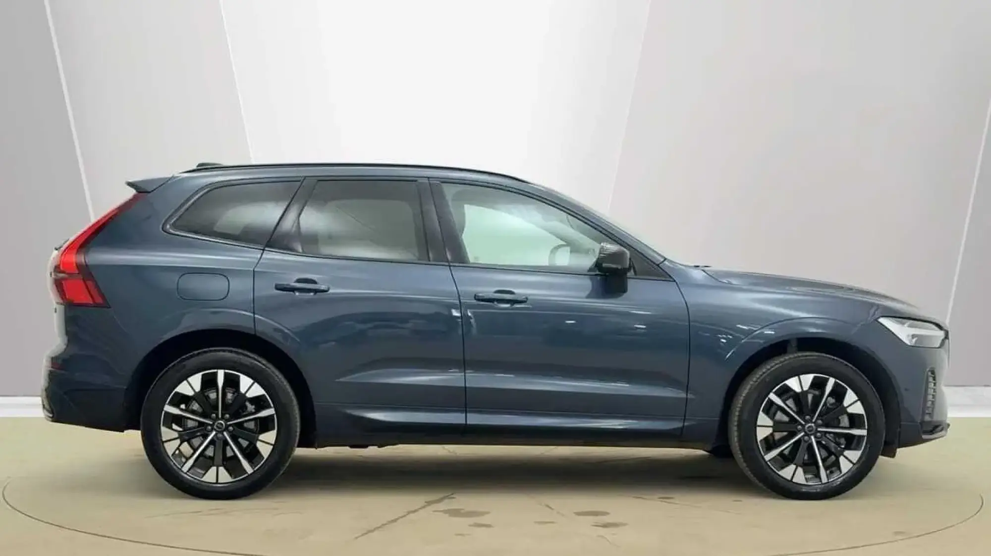Volvo XC60 2.0 B5 MHEV Plus Pro Auto AWD Euro 6 (s/s) 5dr OY75VBF Image 2