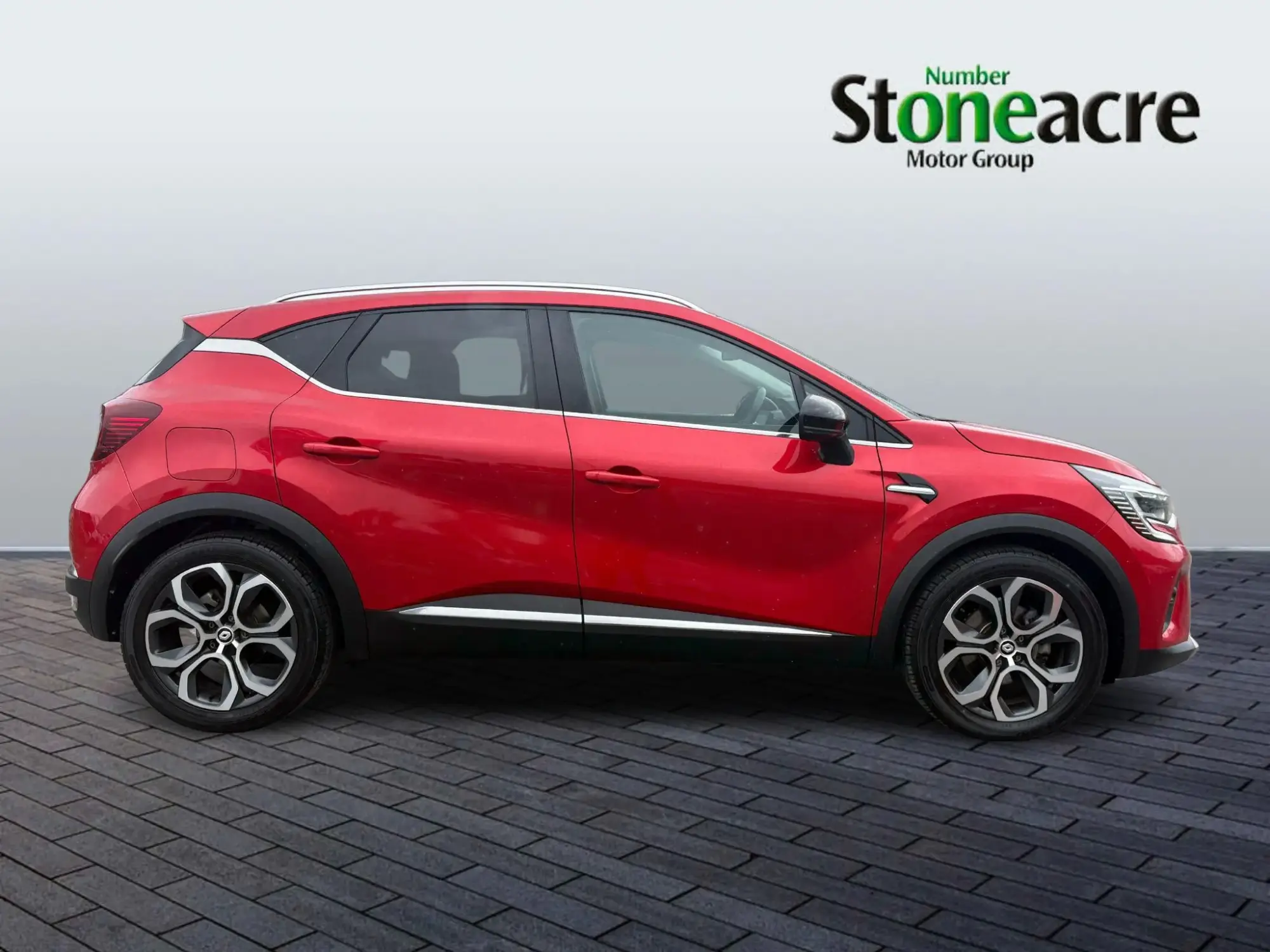 Renault Captur E-Tech Image 2