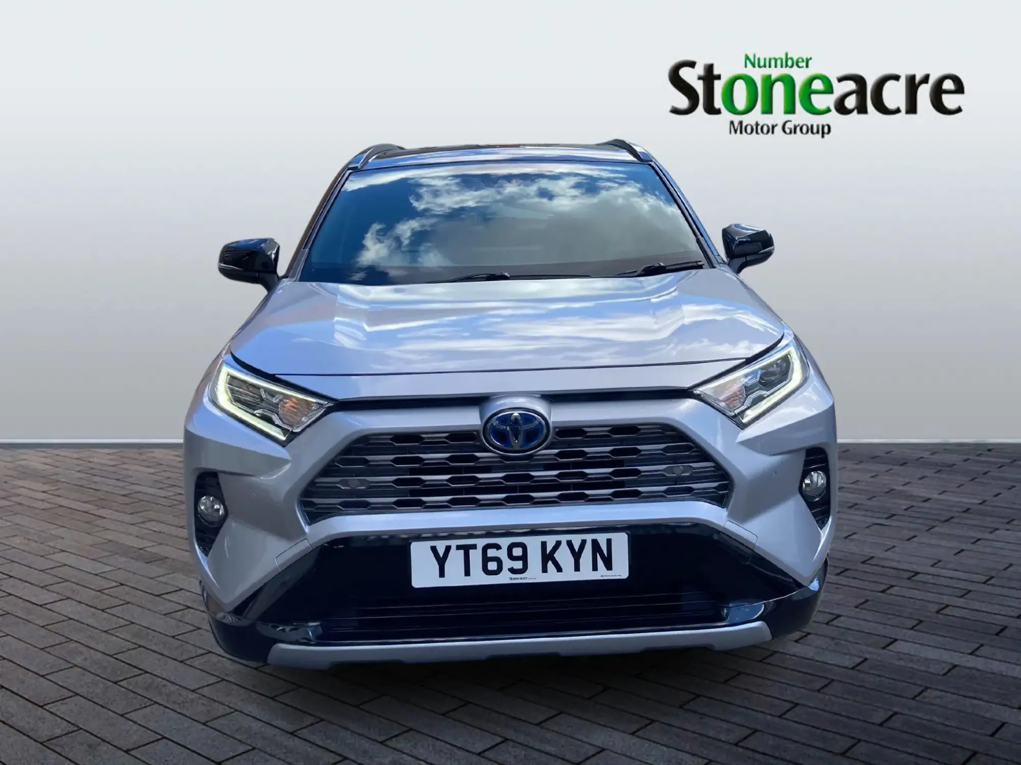 Toyota RAV4 2.5 VVT-h Dynamic CVT Euro 6 (s/s) 5dr YT69KYN Image 2