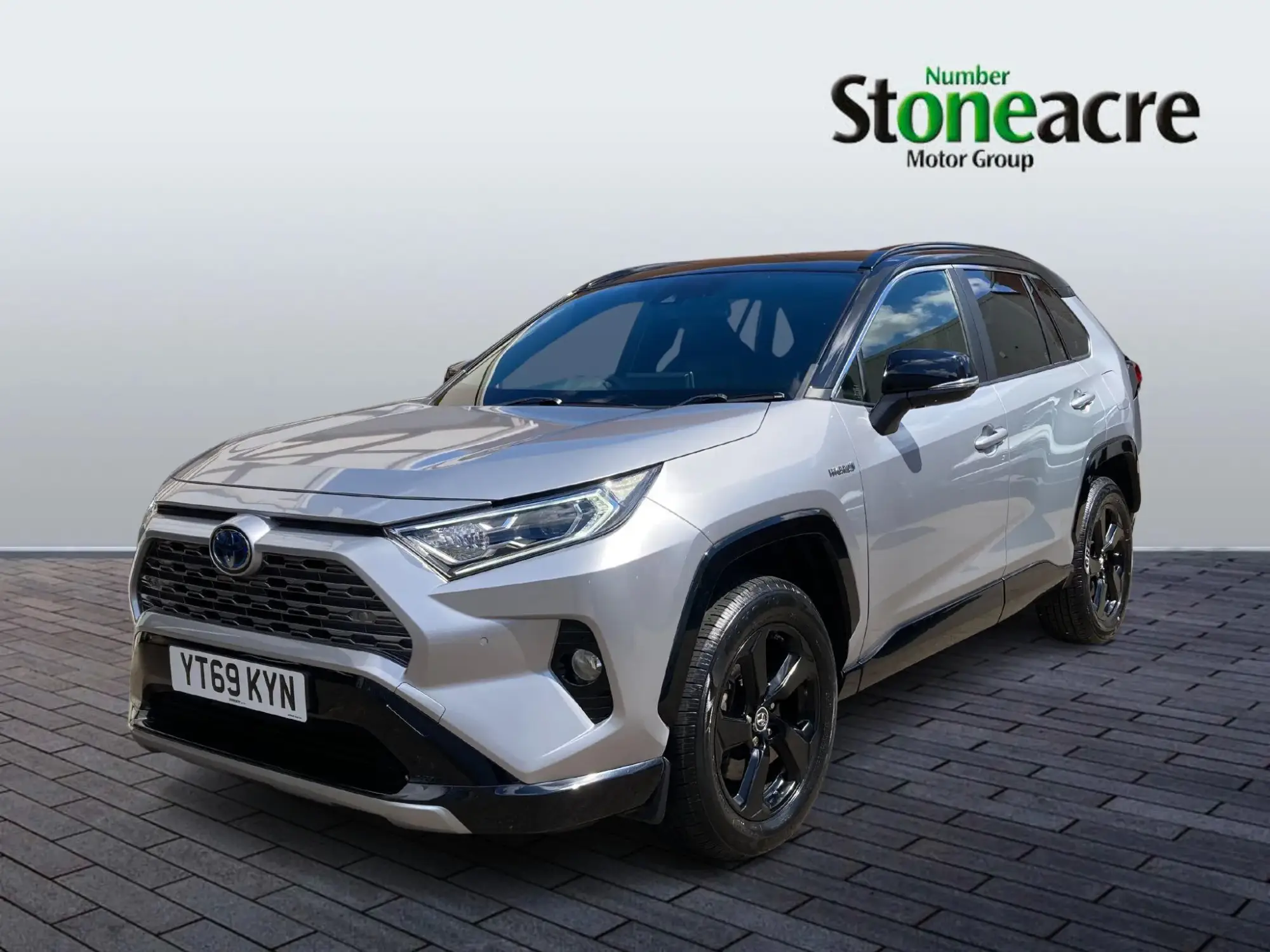 Toyota RAV4 2.5 VVT-h Dynamic CVT Euro 6 (s/s) 5dr YT69KYN Image 3