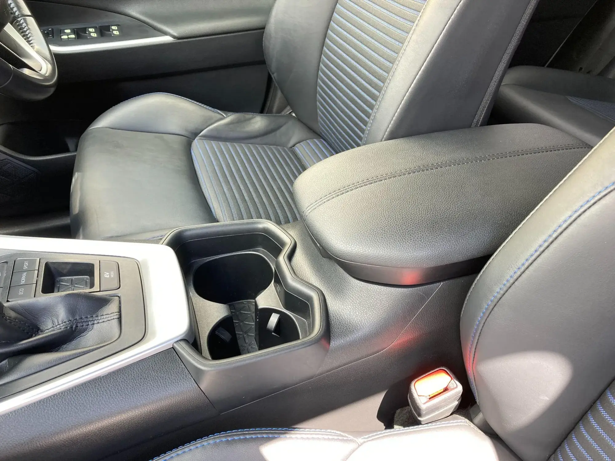 Toyota RAV4 Image 36
